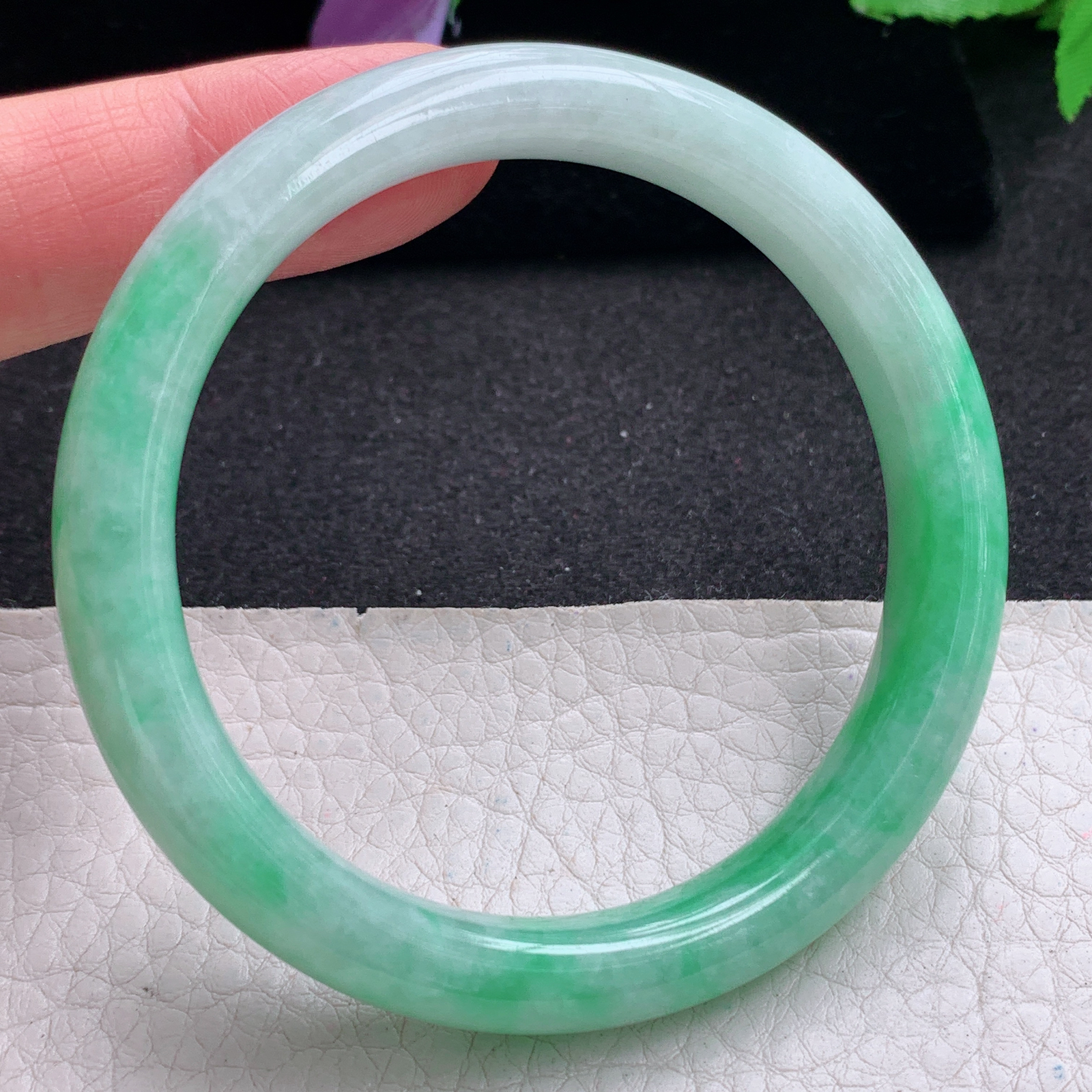 js实拍54.5*10*8招财镯 天然缅甸翡翠A货手镯秀气半山水玉手环