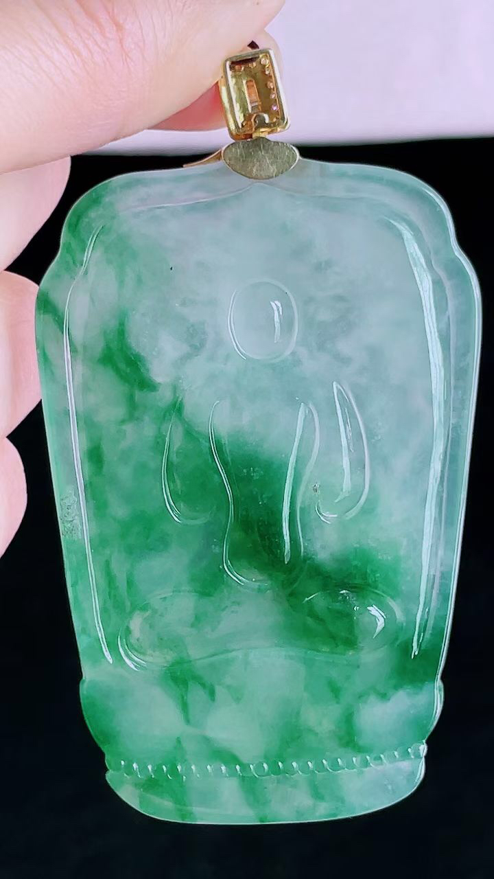 【翡翠名称】18K金扣镶高冰飘花观音吊坠挂件
【翡翠尺寸】裸石66/43.8/6.3mm
【翡翠描述】宝贝种老水足，玉质细腻，色泽靓丽，性价比高，佩戴效果好！
【其它赠送】权威证书/精美挂绳盒子/支持全国复检