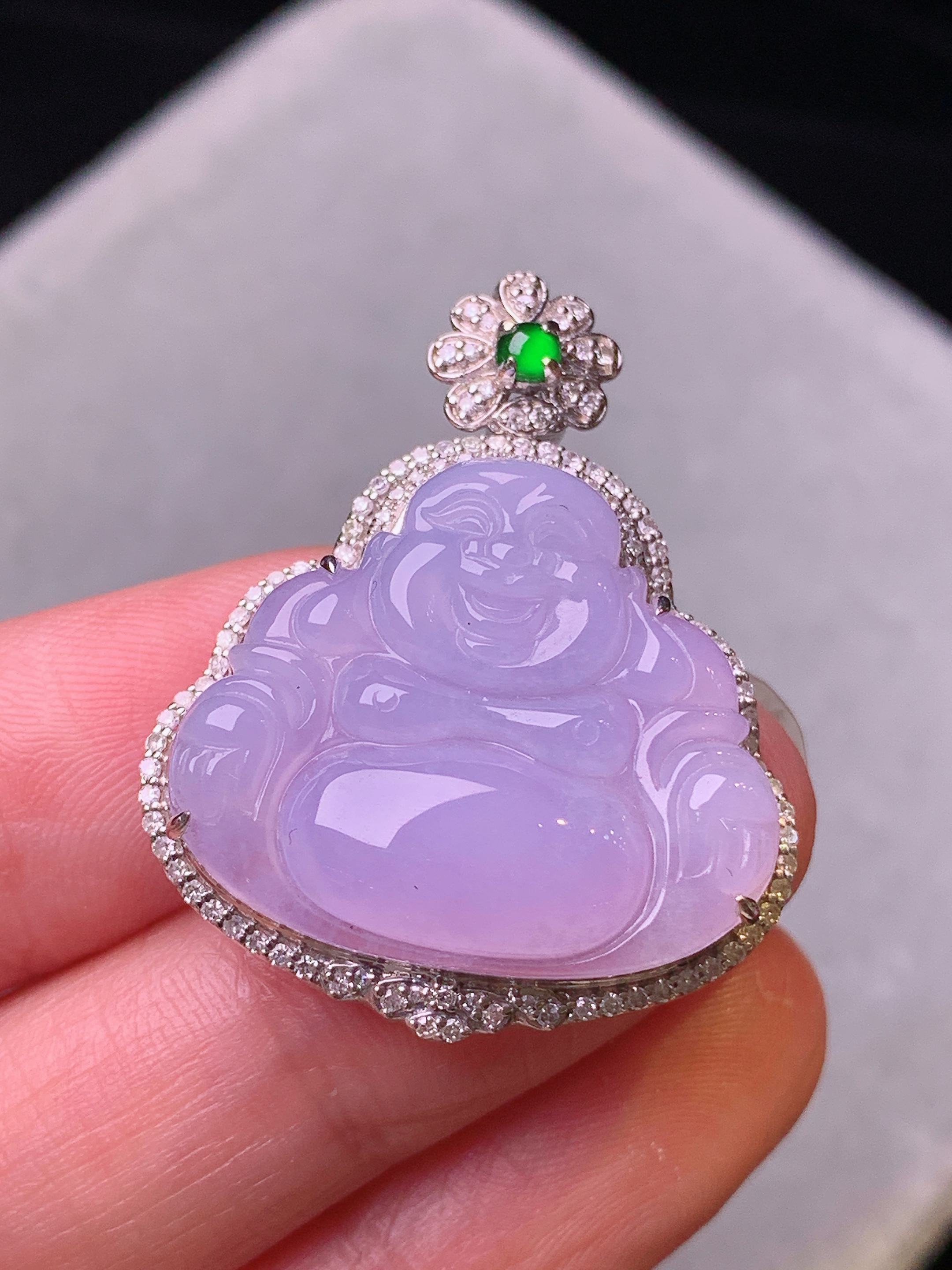 18k金钻镶嵌紫罗兰佛公吊坠 玉质细腻 色泽艳丽清新 水润亮眼 整体尺寸32.5*26.2*9y4