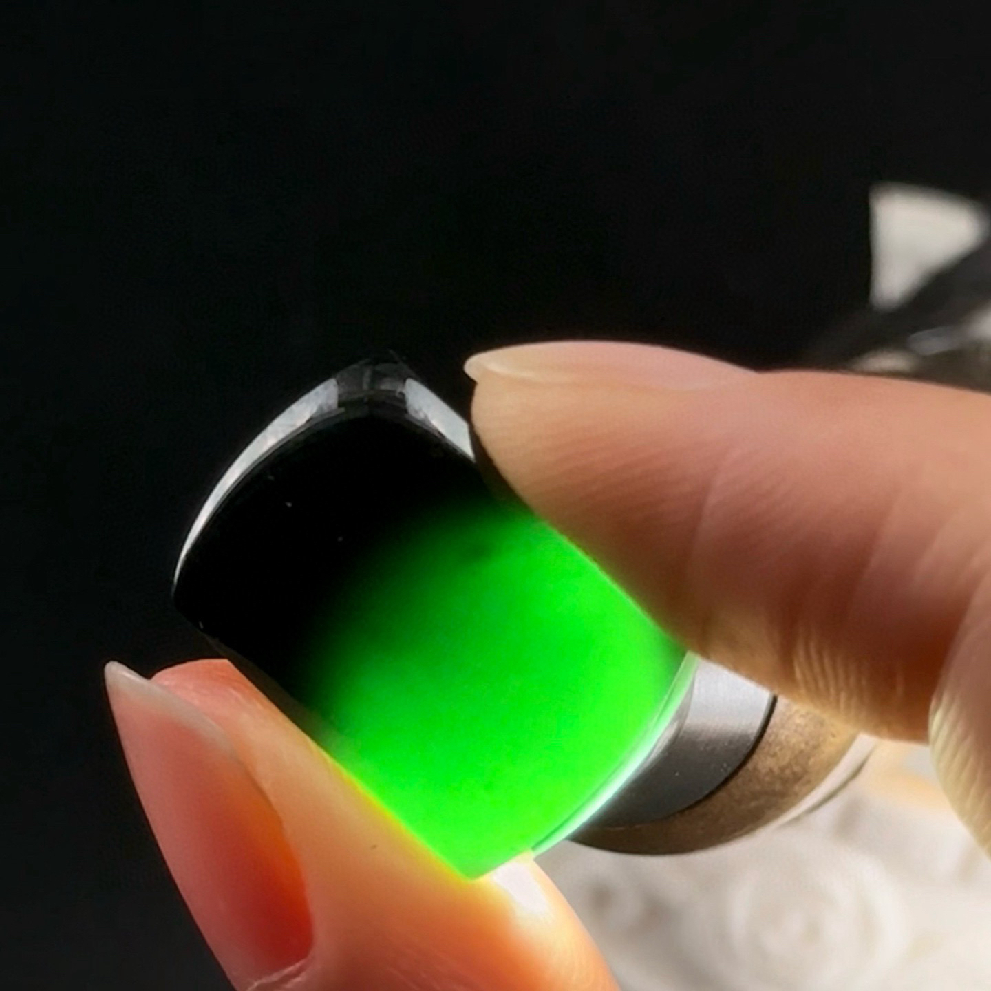 精品墨翠马鞍裸石戒面 种好色正 打灯通透 黑度十足 厚桩大气 尺寸20.4