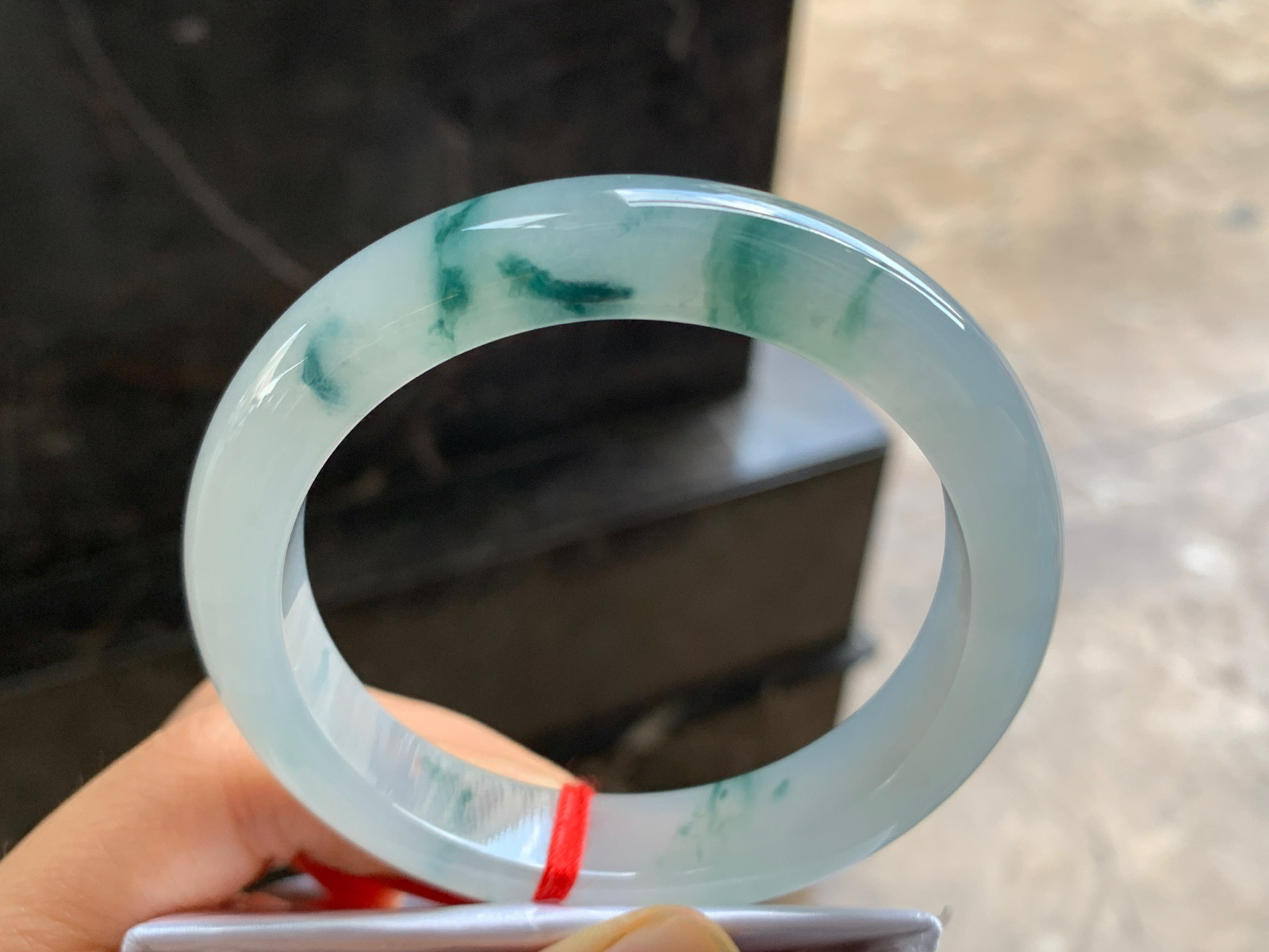 57.5-12.1-8.8

蓝花手镯^_^飘花灵韵