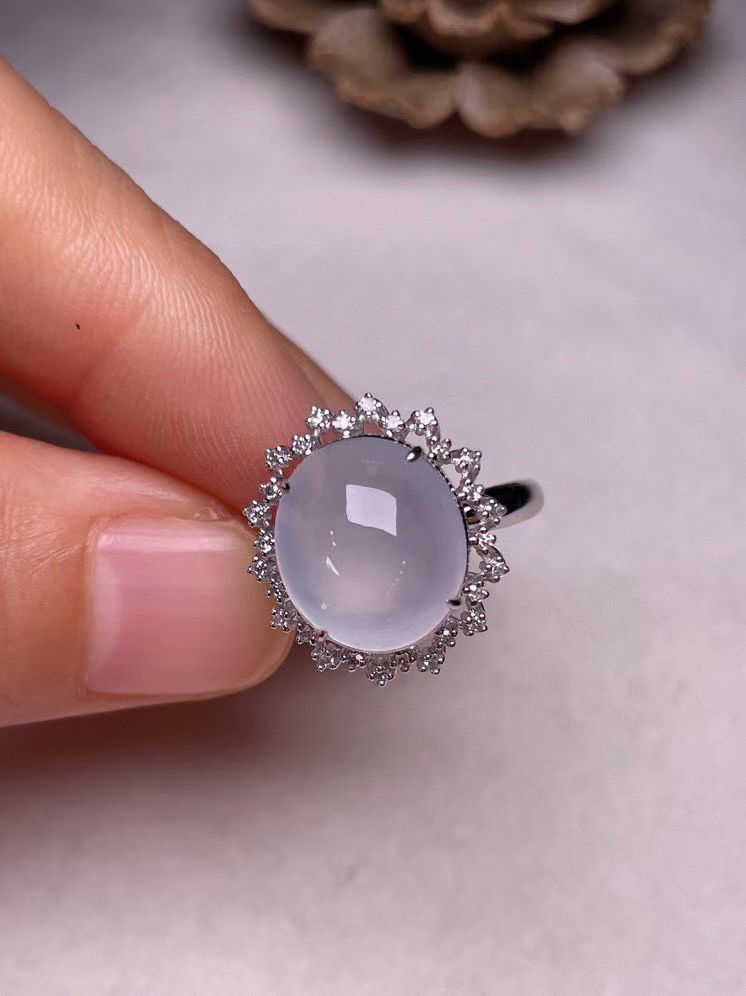 冰种蛋面戒指，真金真钻镶嵌，种水好，玉质细腻 .裸石尺寸 11.5*10.0