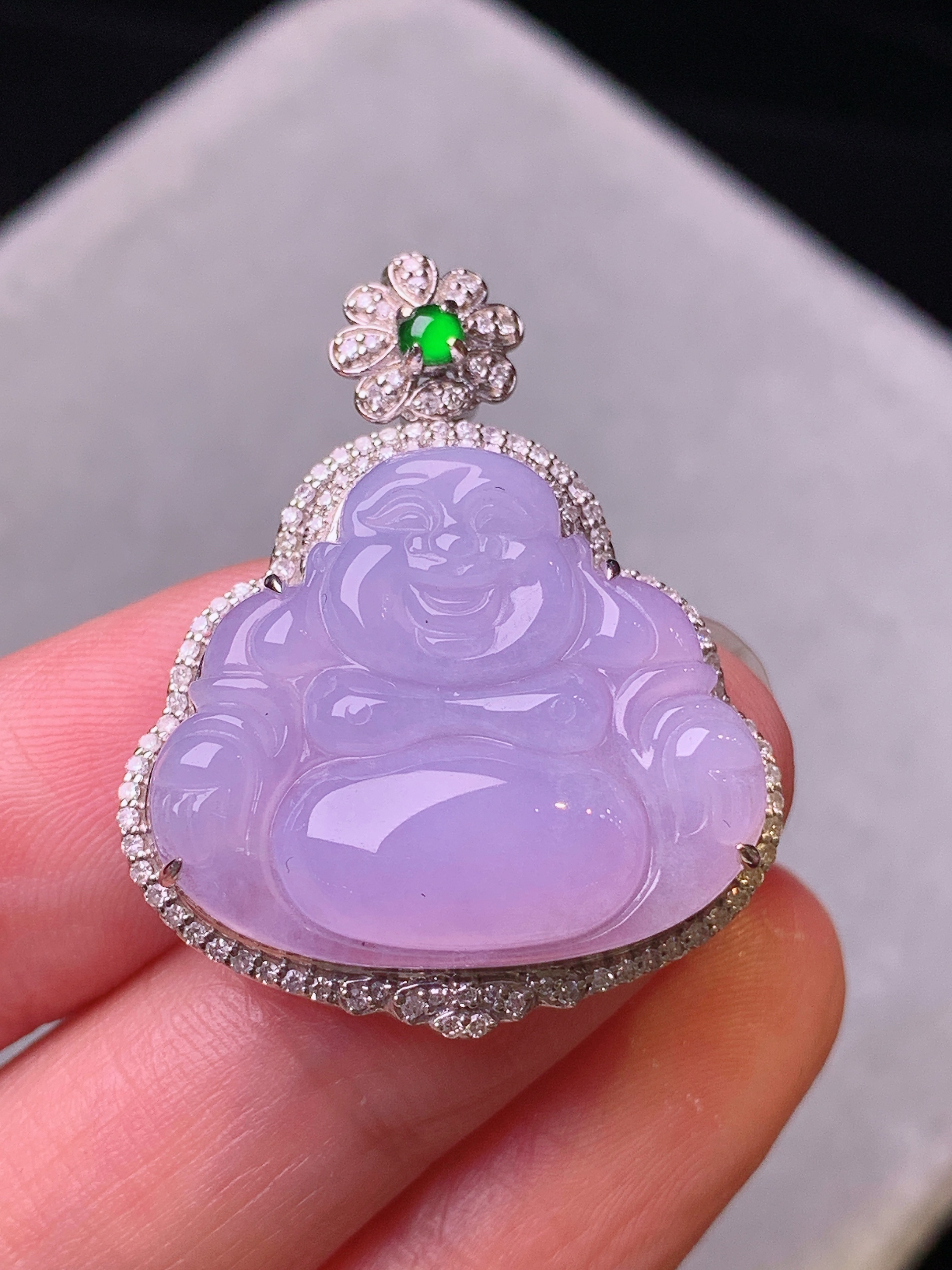 18k金钻镶嵌紫罗兰佛公吊坠 玉质细腻 色泽艳丽清新 水润亮眼 整体尺寸32.5*26.2*9y4