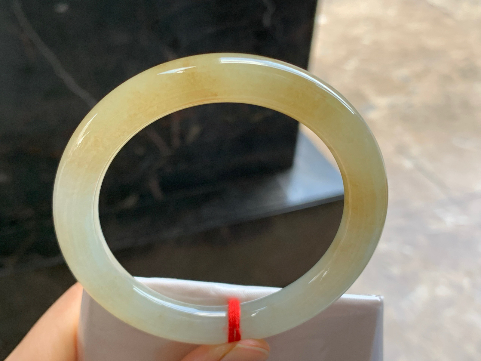 55.5-9.8

黄翡圆条手镯^_^鲜艳