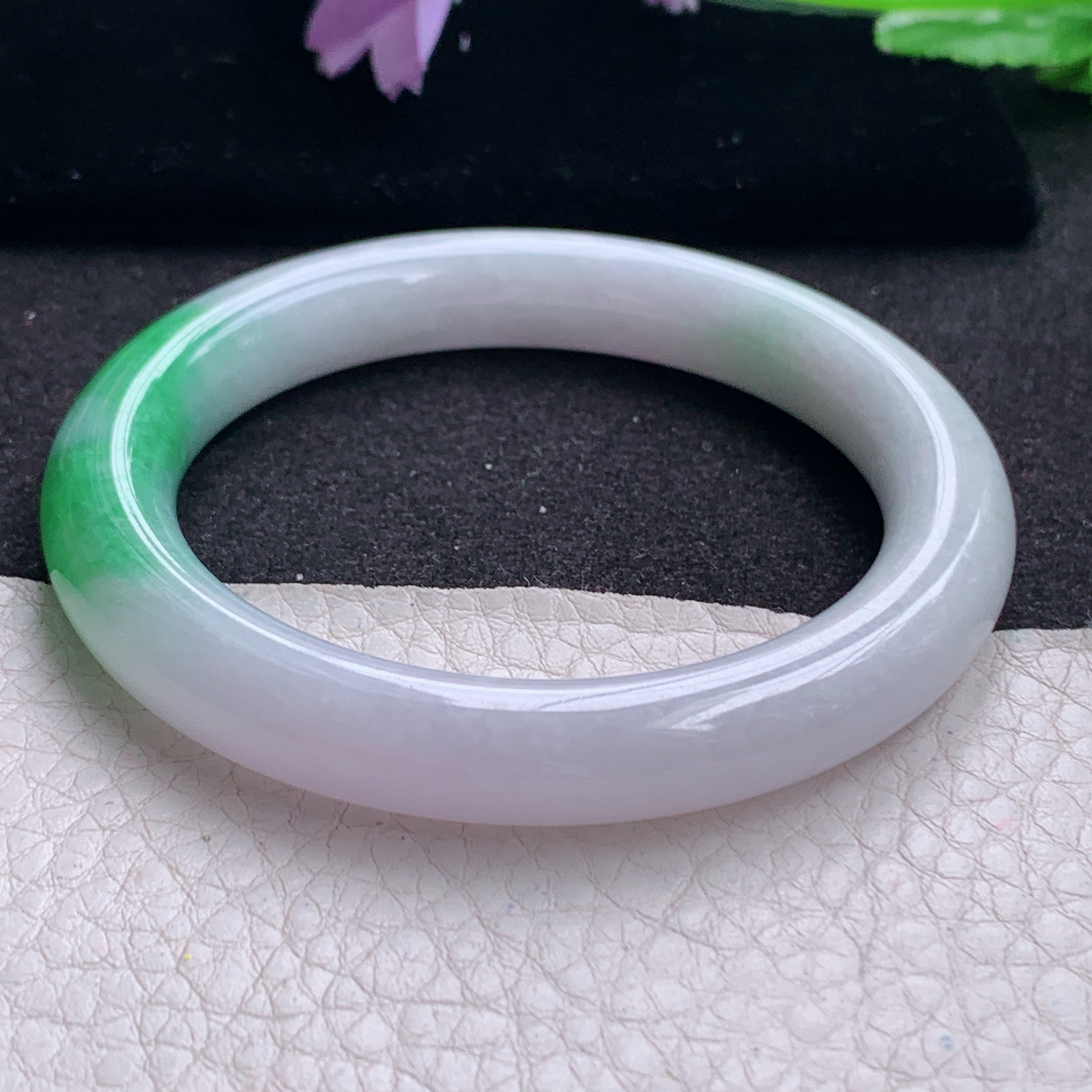 xc实拍53.5*9.8美人镯 天然缅甸翡翠A货手镯白底青圆条玉手环