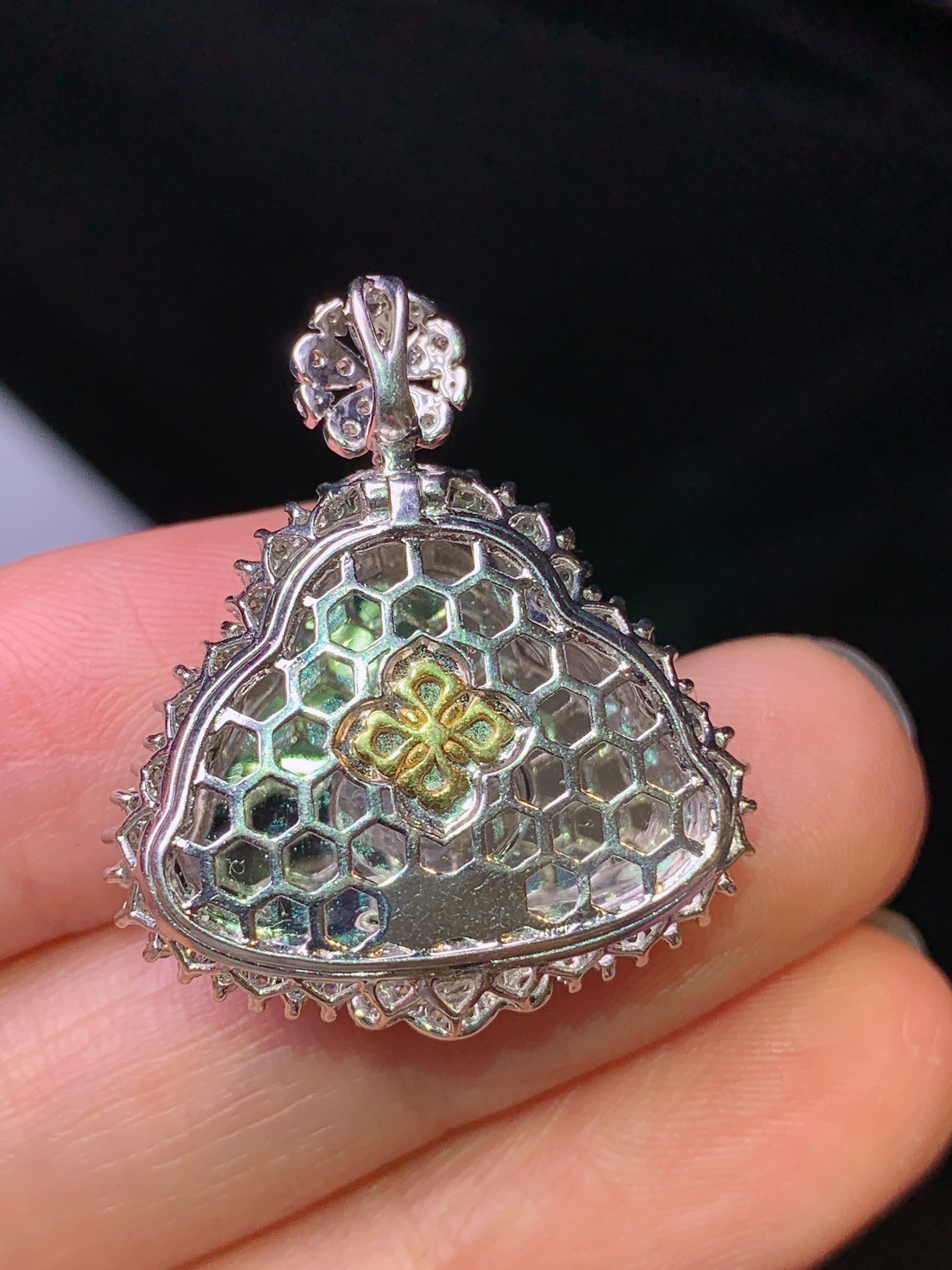 18k金钻镶嵌满绿佛公吊坠 玉质细腻 色泽艳丽清新 水润亮眼 整体尺寸27.8*23.8*8.8y4