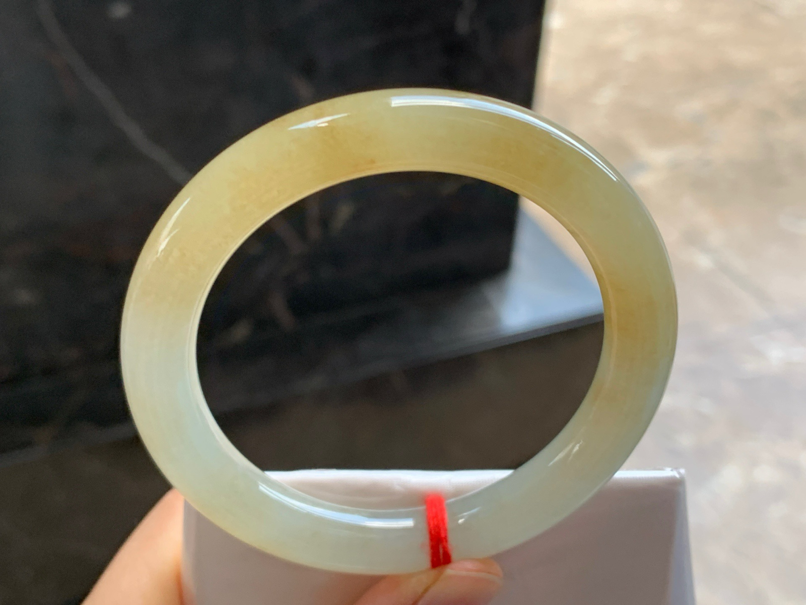 55.5-9.8

黄翡圆条手镯^_^鲜艳