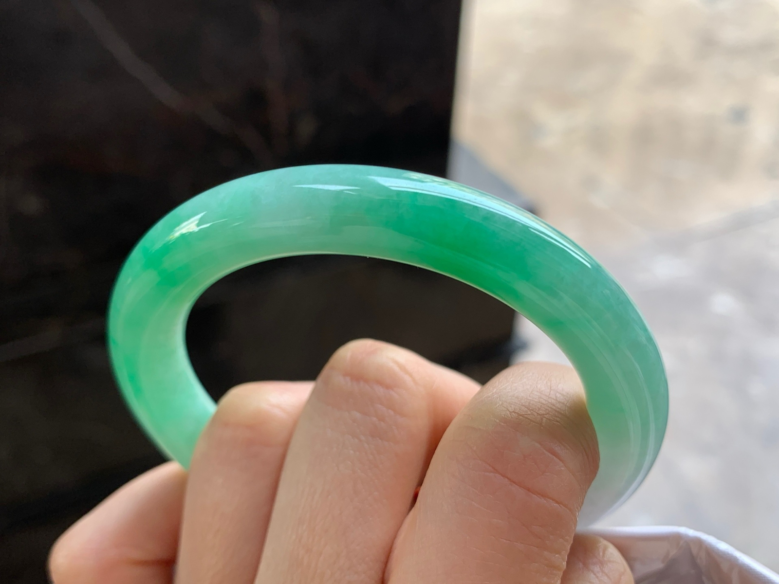 52.5-9.5

阳绿色圆条手镯^_^色阳