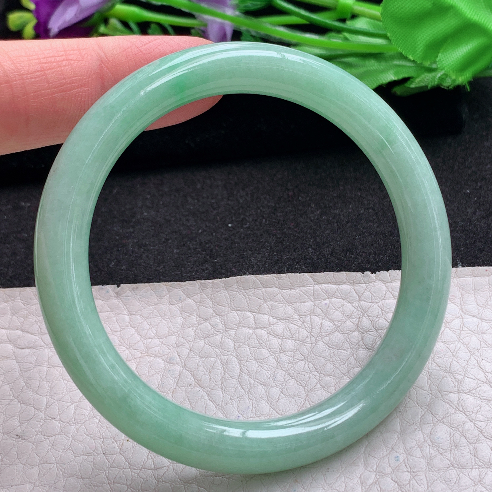 n实拍54*8.4美人镯 天然缅甸翡翠A货手镯细润满绿正圈圆条玉手环