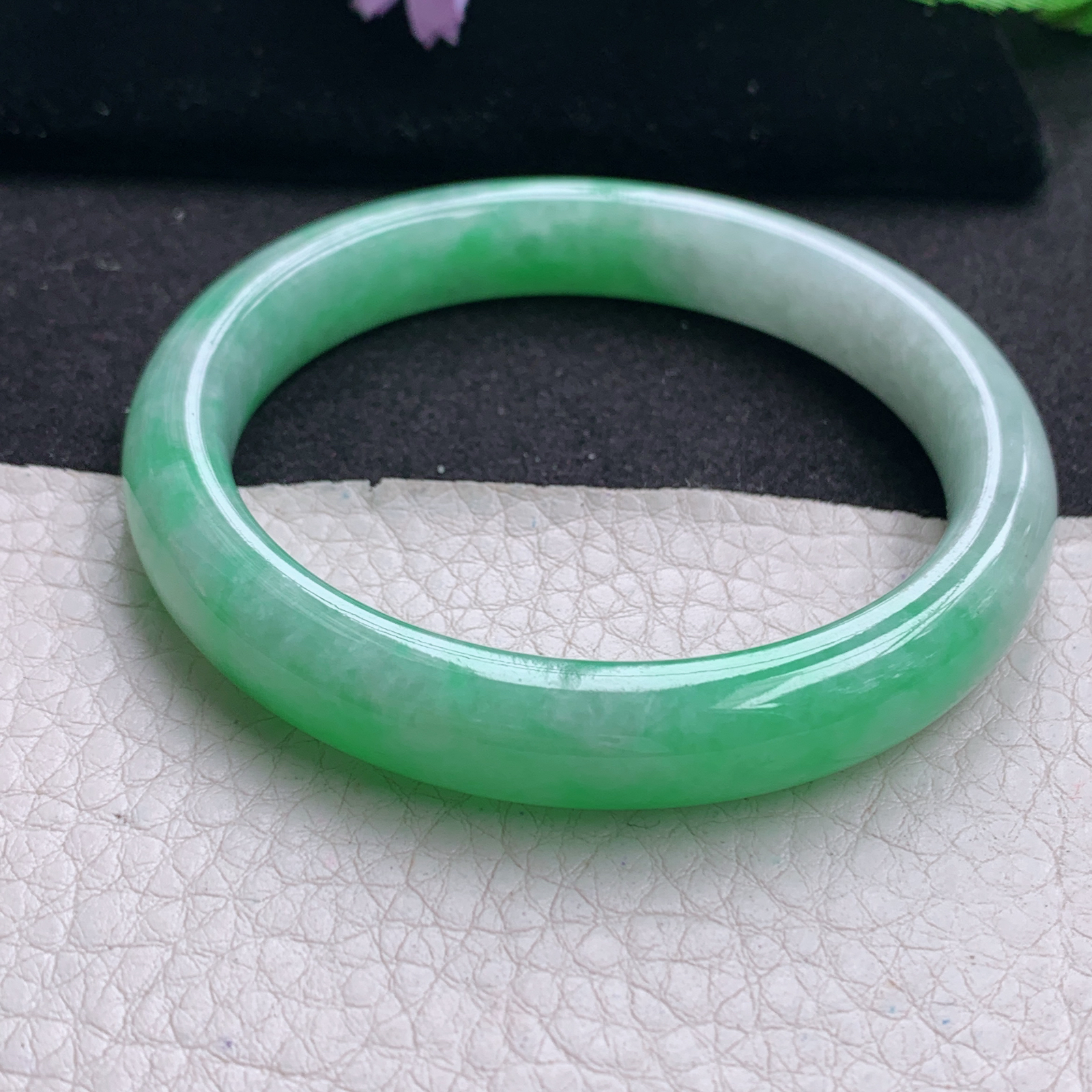 js实拍54.5*10*8招财镯 天然缅甸翡翠A货手镯秀气半山水玉手环