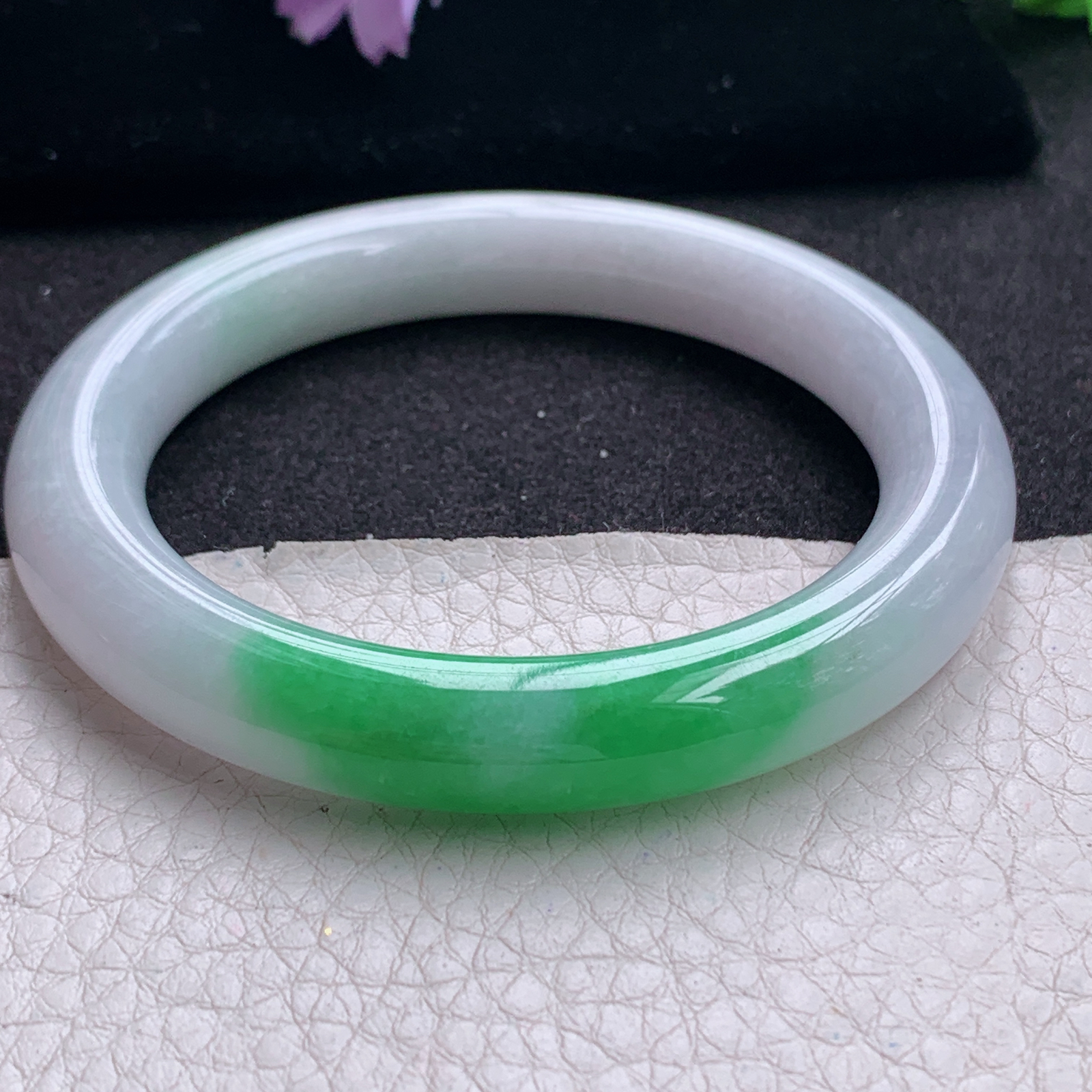 xc实拍53.5*9.8美人镯 天然缅甸翡翠A货手镯白底青圆条玉手环