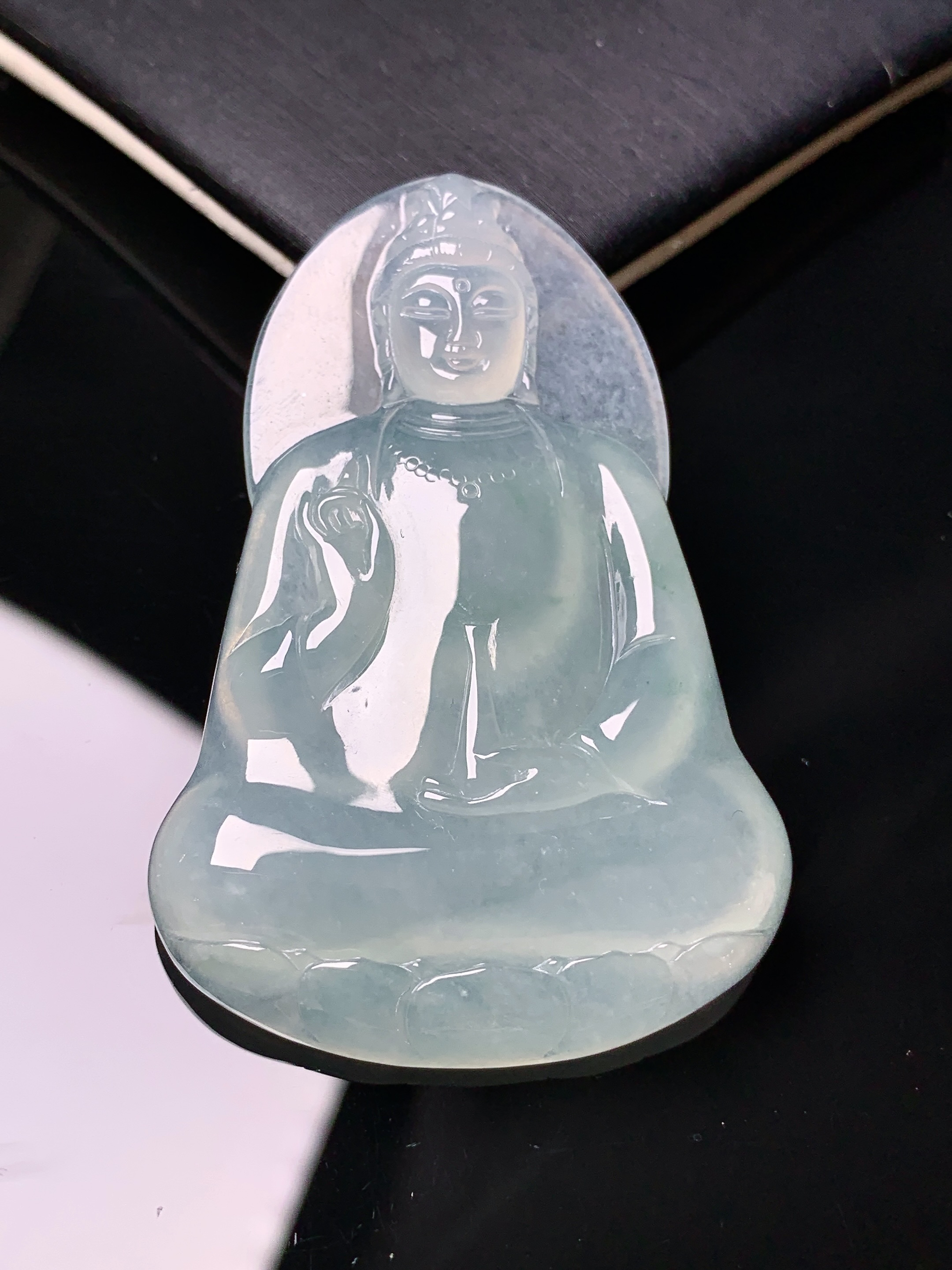 冰种观音菩萨吊坠 玉质细腻 色泽艳丽清新 水润亮眼 整体尺寸54.8*37.3*5.8