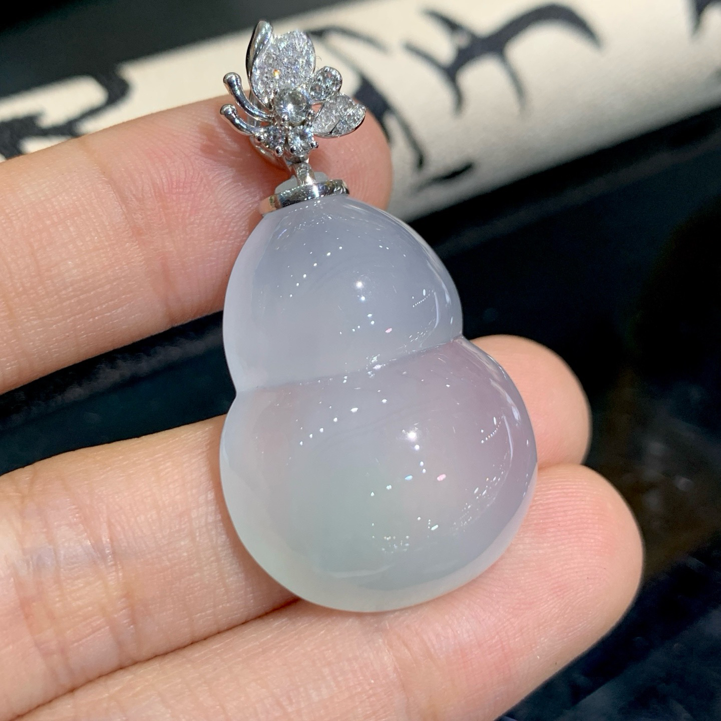 冰润葫芦吊坠 尺寸41.2-22.5-9.2毫米