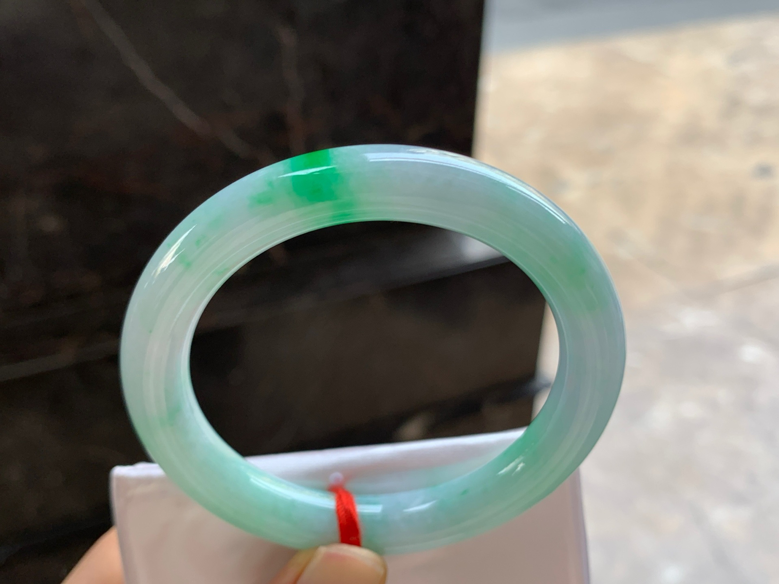 52-9.5

飘绿圆条手镯^_^色阳