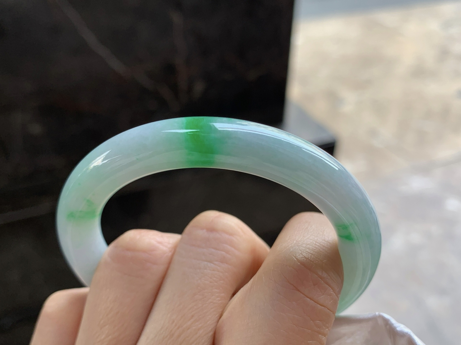 52-9.5

飘绿圆条手镯^_^色阳