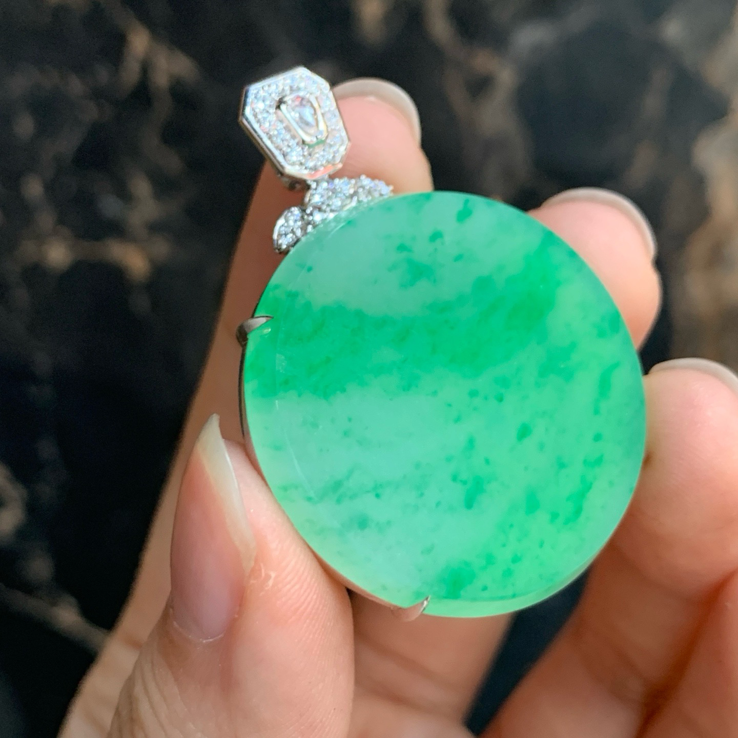 冰糯种带色圆牌吊坠 尺寸43.7-32-7毫米