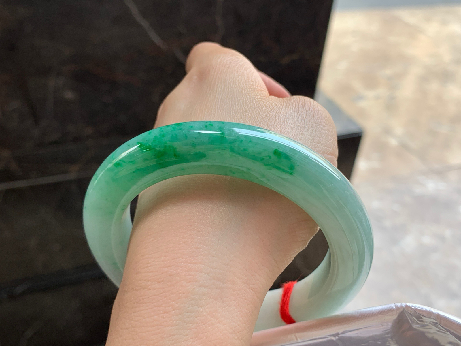 62-12.8-11.8

带色大圈手镯^_^鲜艳