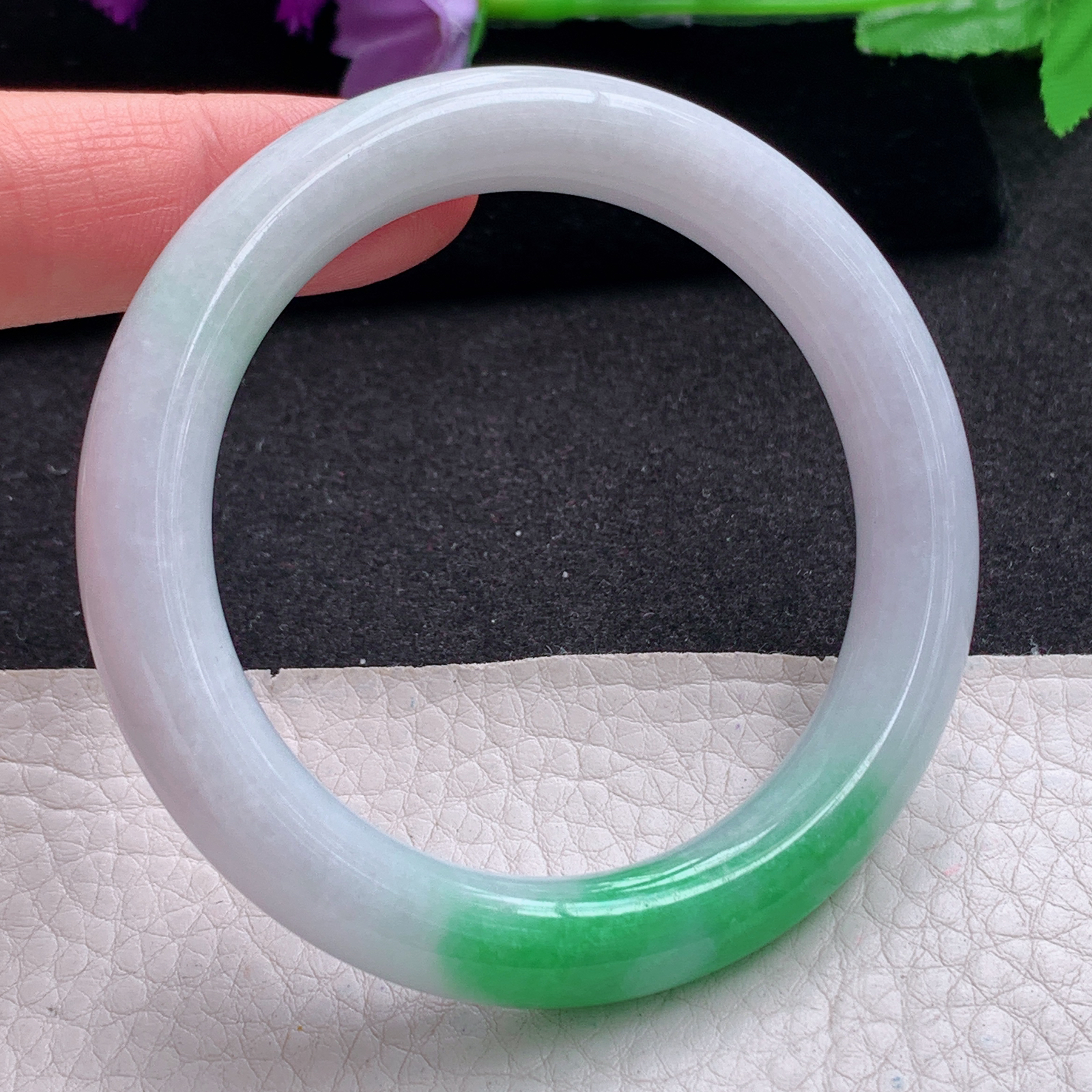 xc实拍53.5*9.8美人镯 天然缅甸翡翠A货手镯白底青圆条玉手环