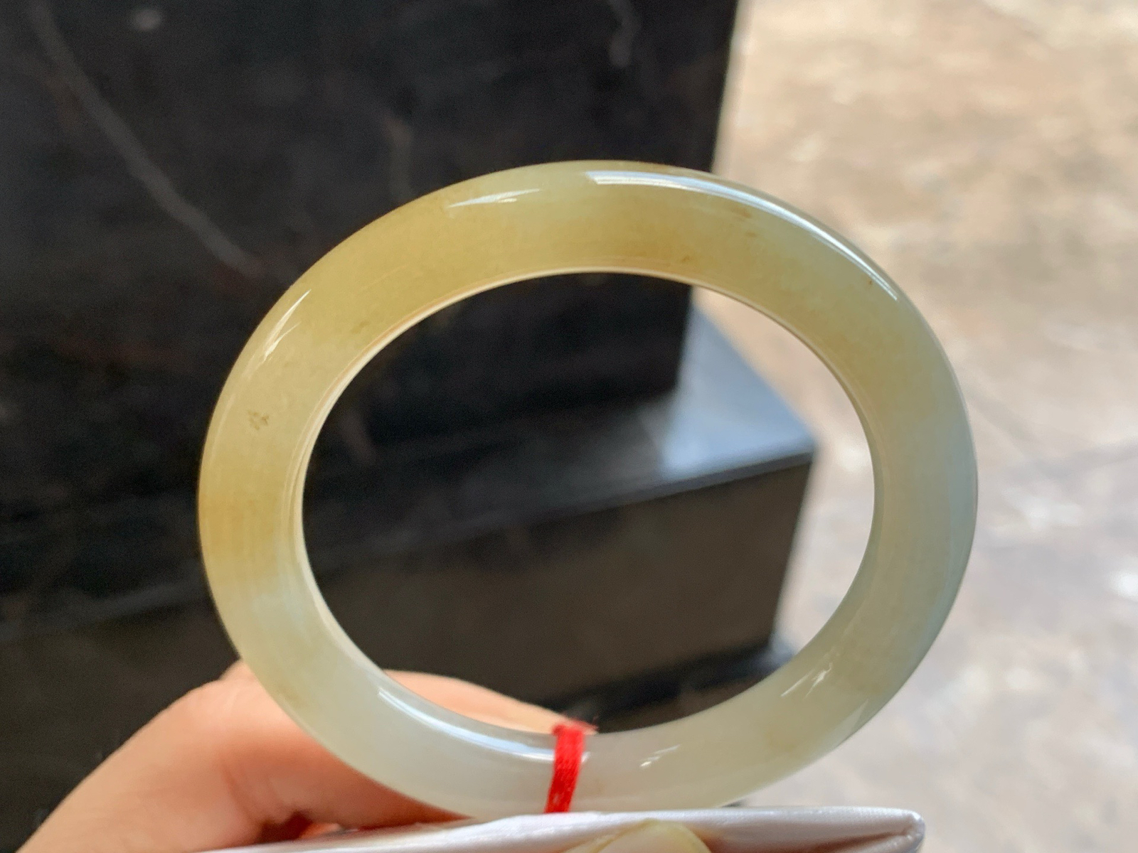 55.5-9.8

黄翡圆条手镯^_^鲜艳