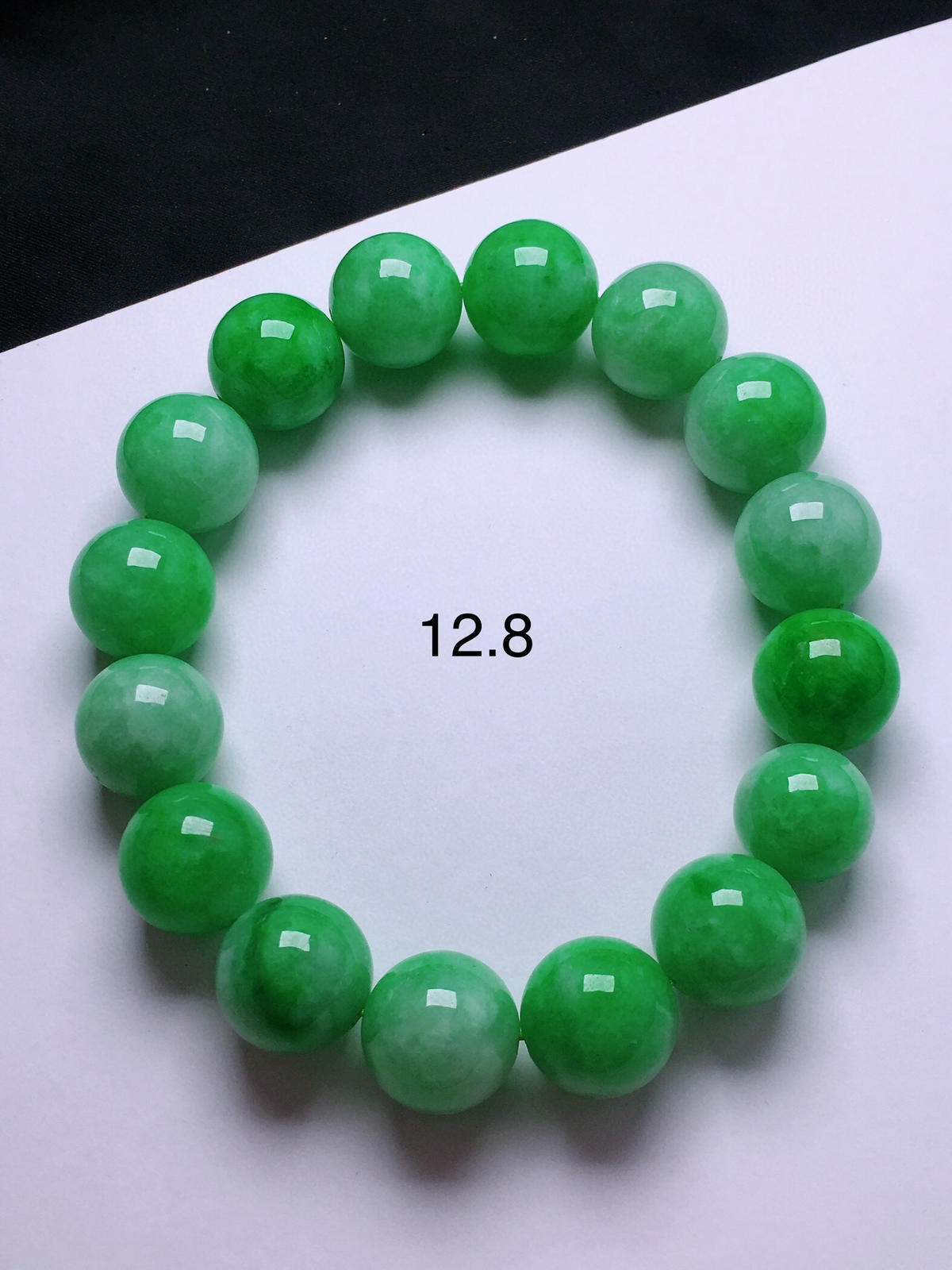 冰绿珠子手串，新颖时尚，品相好。