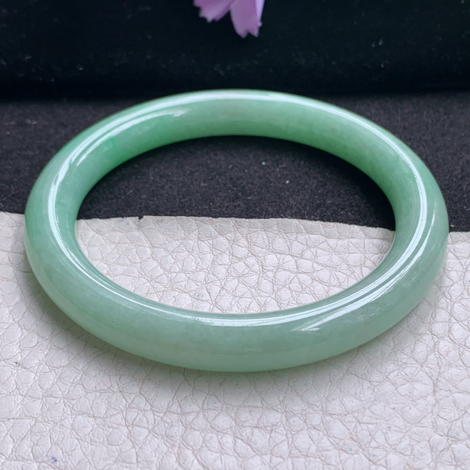 n实拍54*8.4美人镯 天然缅甸翡翠A货手镯细润满绿正圈圆条玉手环