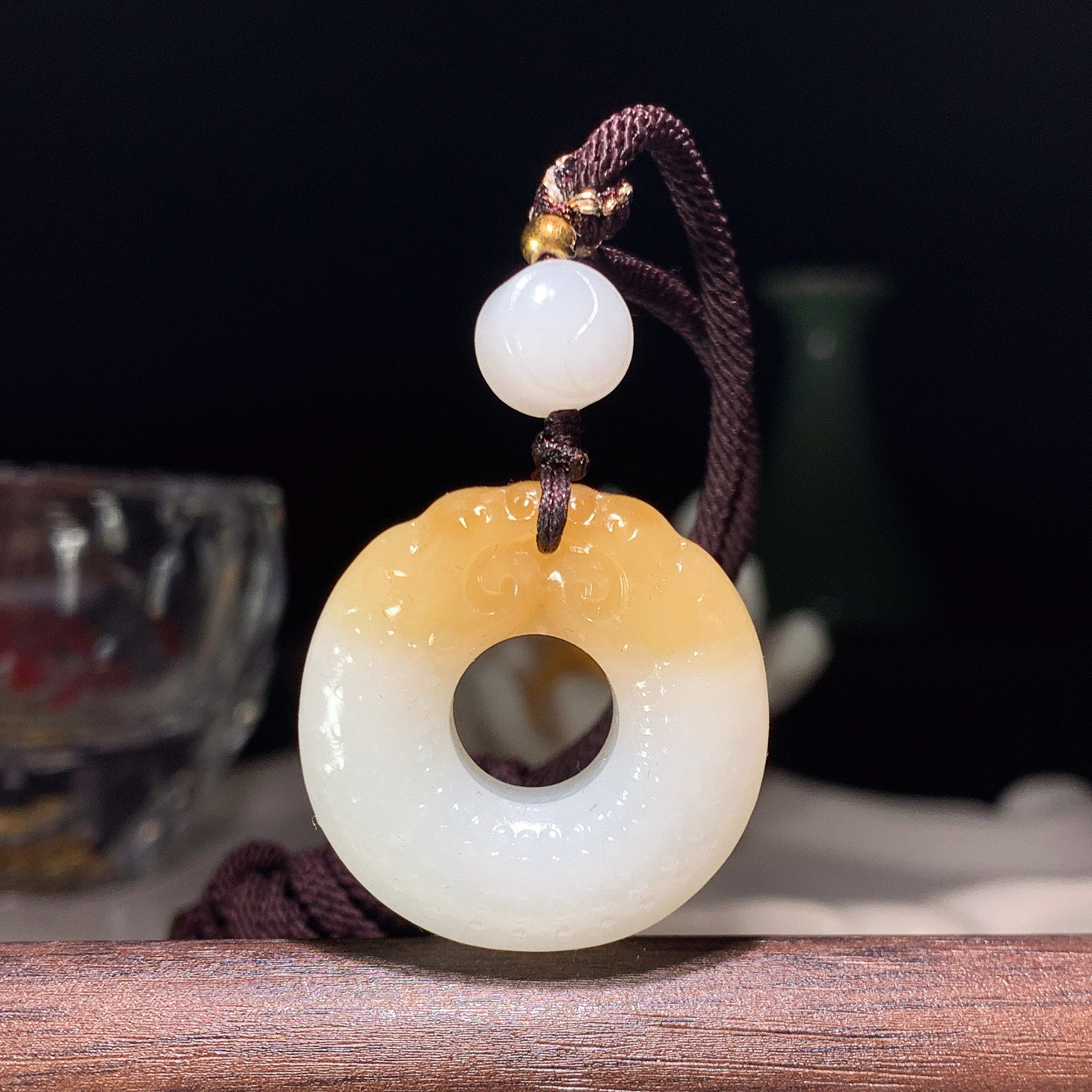 新疆和田玉白玉且末糖双龙守护挂件 尺寸27/10重15克。玉质细腻油润。手推出油。佩戴高端典雅。lt