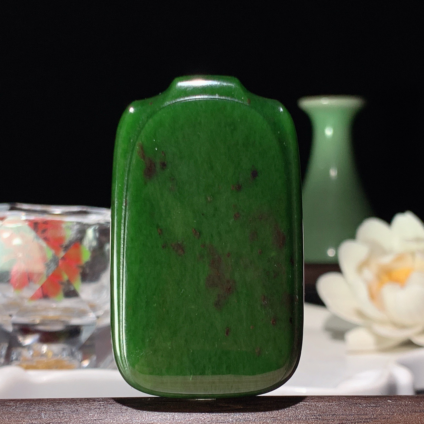 和田玉菠菜绿俄罗斯碧玉平安无事牌挂件 尺寸55/33/11重51.5克。玉质细腻油润。手推出油。佩戴