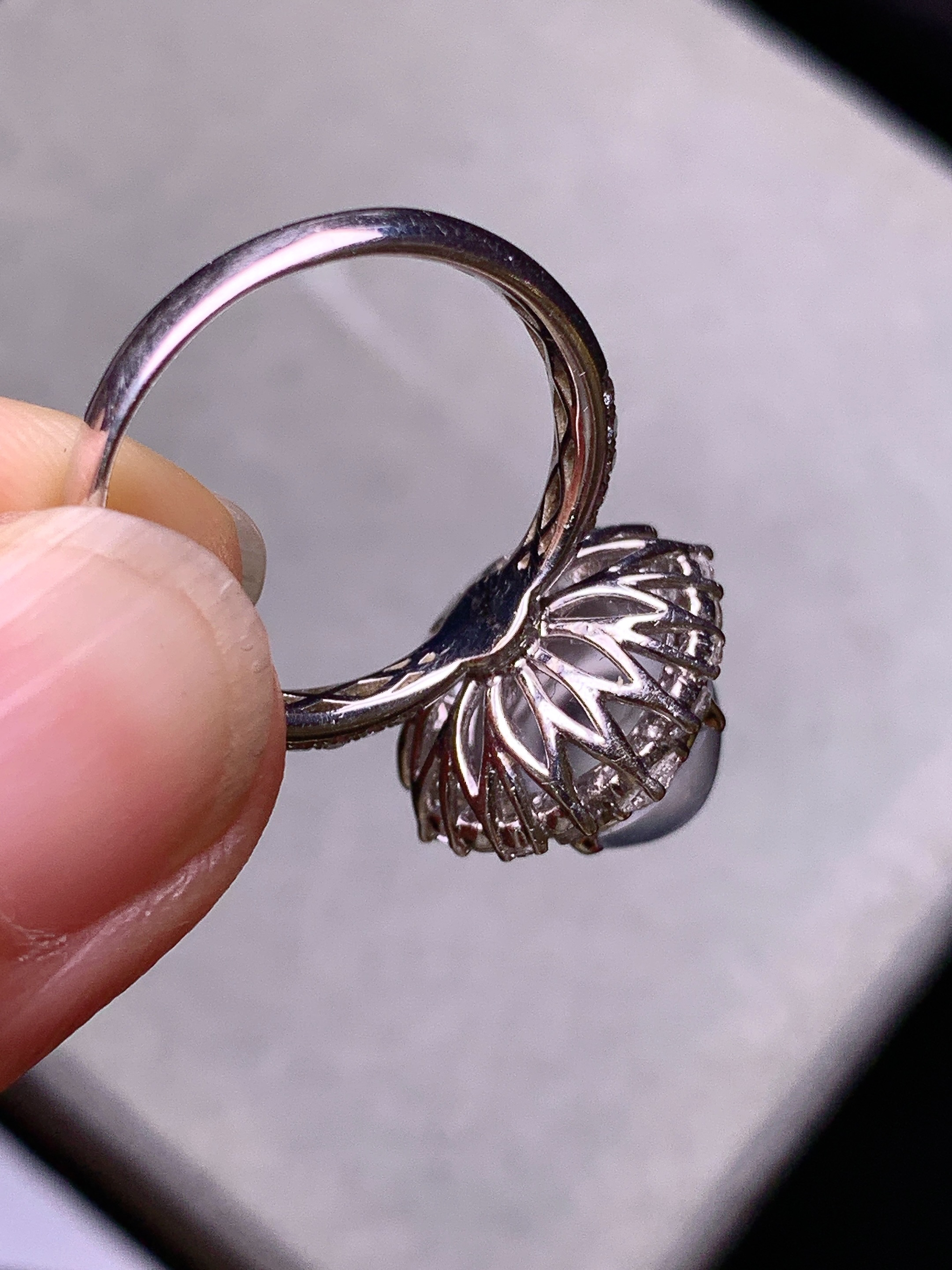 18k金钻镶嵌冰种蛋面戒指 玉质细腻 色泽艳丽清新 水润亮眼 圈口13.5 整体尺寸15.3*13a1