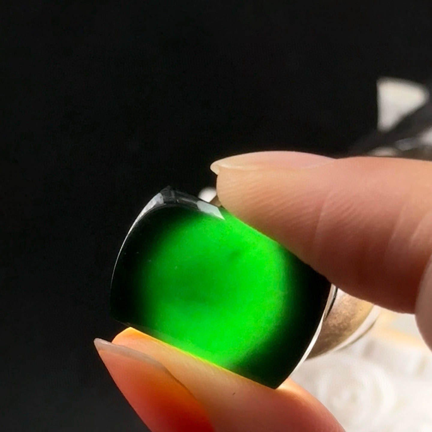 精品墨翠马鞍裸石戒面 种好色正 打灯通透 黑度十足 厚桩大气 尺寸20.4