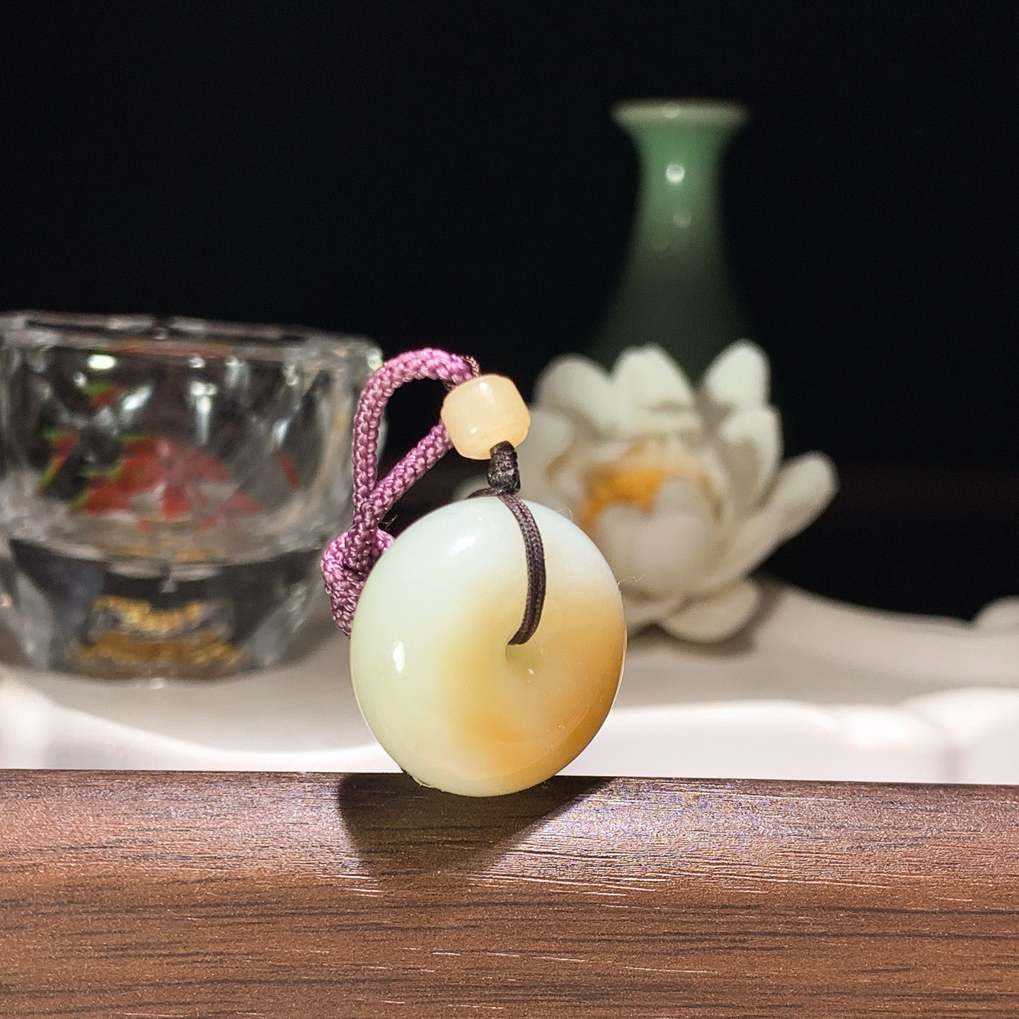 和田玉白玉糖料平安扣挂件 尺寸22/10重11.3克。玉质细腻油润。手推出油。佩戴高端典雅。lt260319