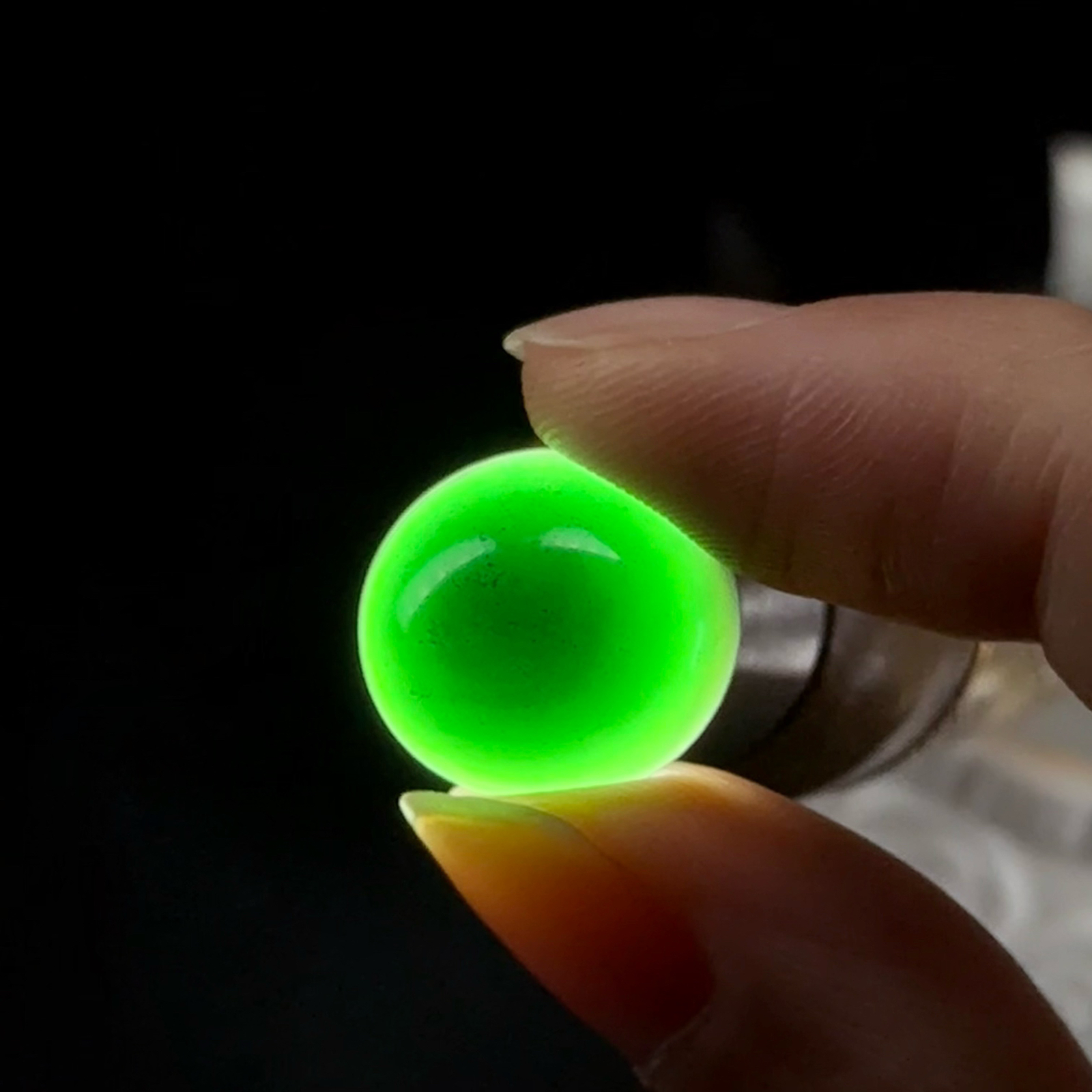 精品墨翠蛋面裸石 戒面 种好色正 黑度极好 打灯通透饱满大气 尺寸16.2