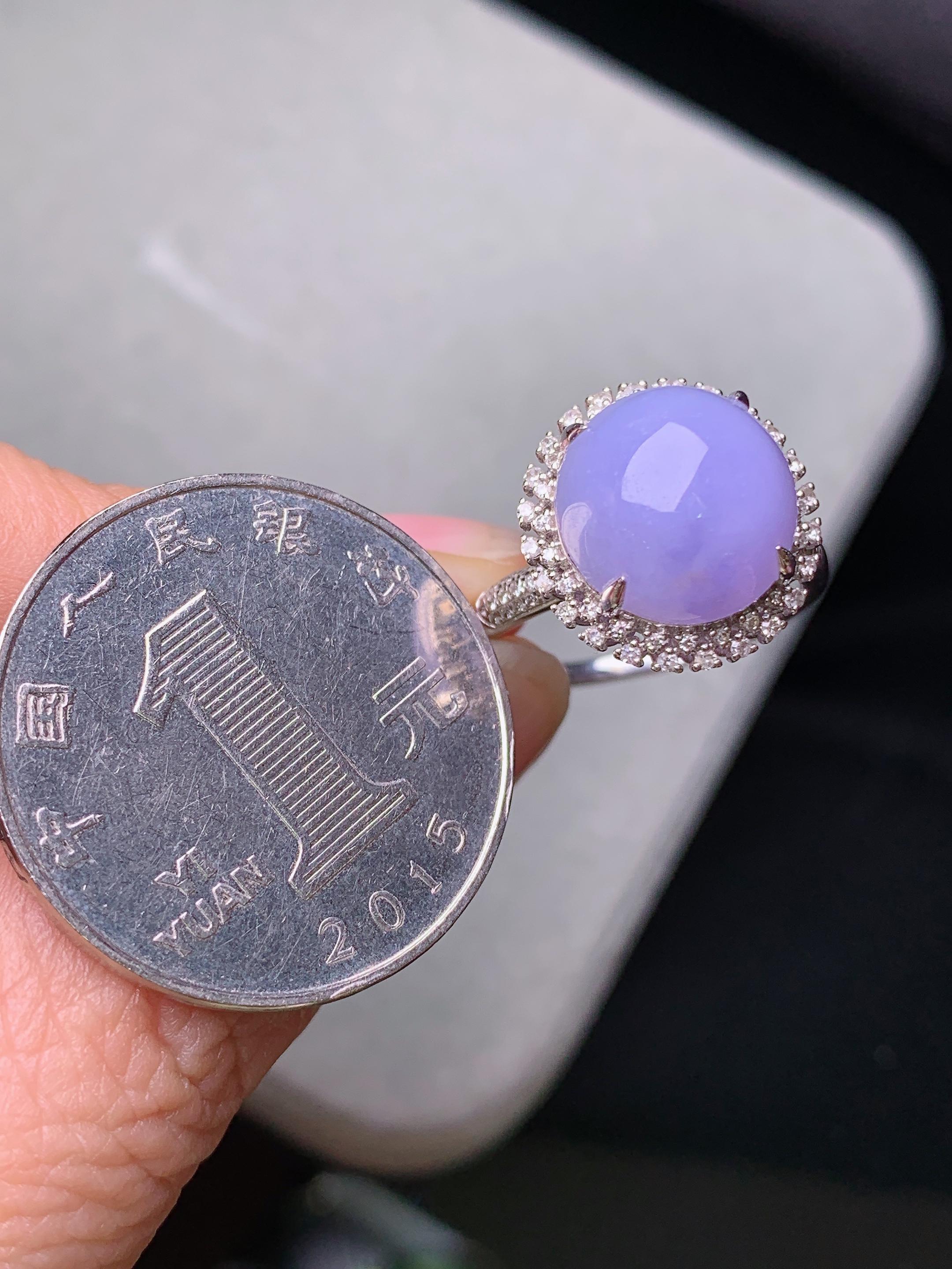 18k金钻镶嵌紫罗兰蛋面戒指 玉质细腻 色泽艳丽清新 水润亮眼 圈口13 整体尺寸14.6*14*11.6c2