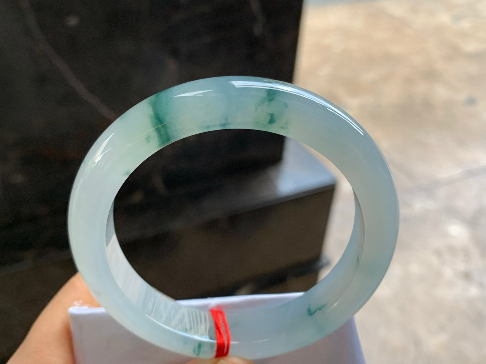 57.5-12.1-8.8

蓝花手镯^_^飘花灵韵