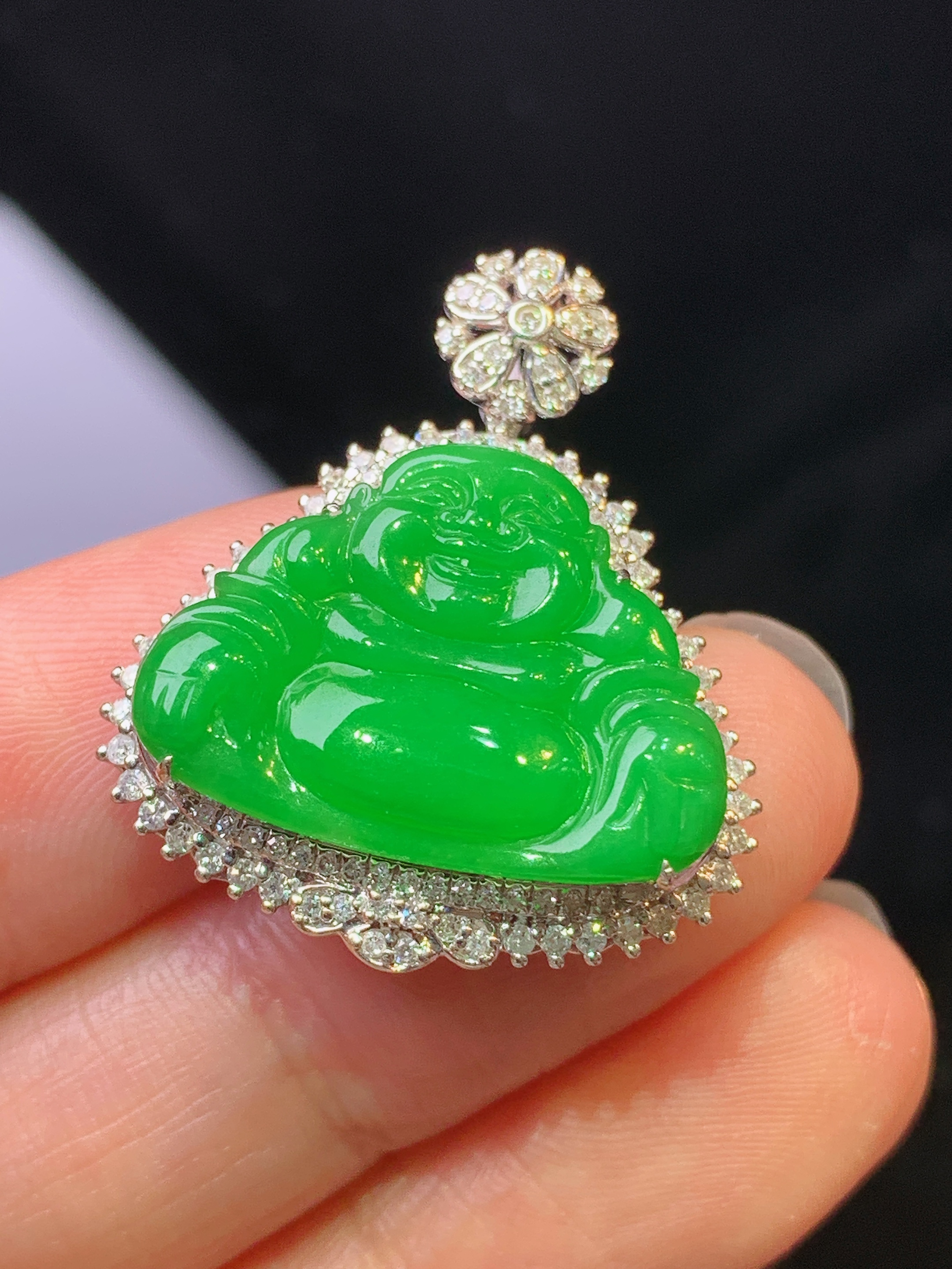 18k金钻镶嵌满绿佛公吊坠 玉质细腻 色泽艳丽清新 水润亮眼 整体尺寸27.8*23.8*8.8y4