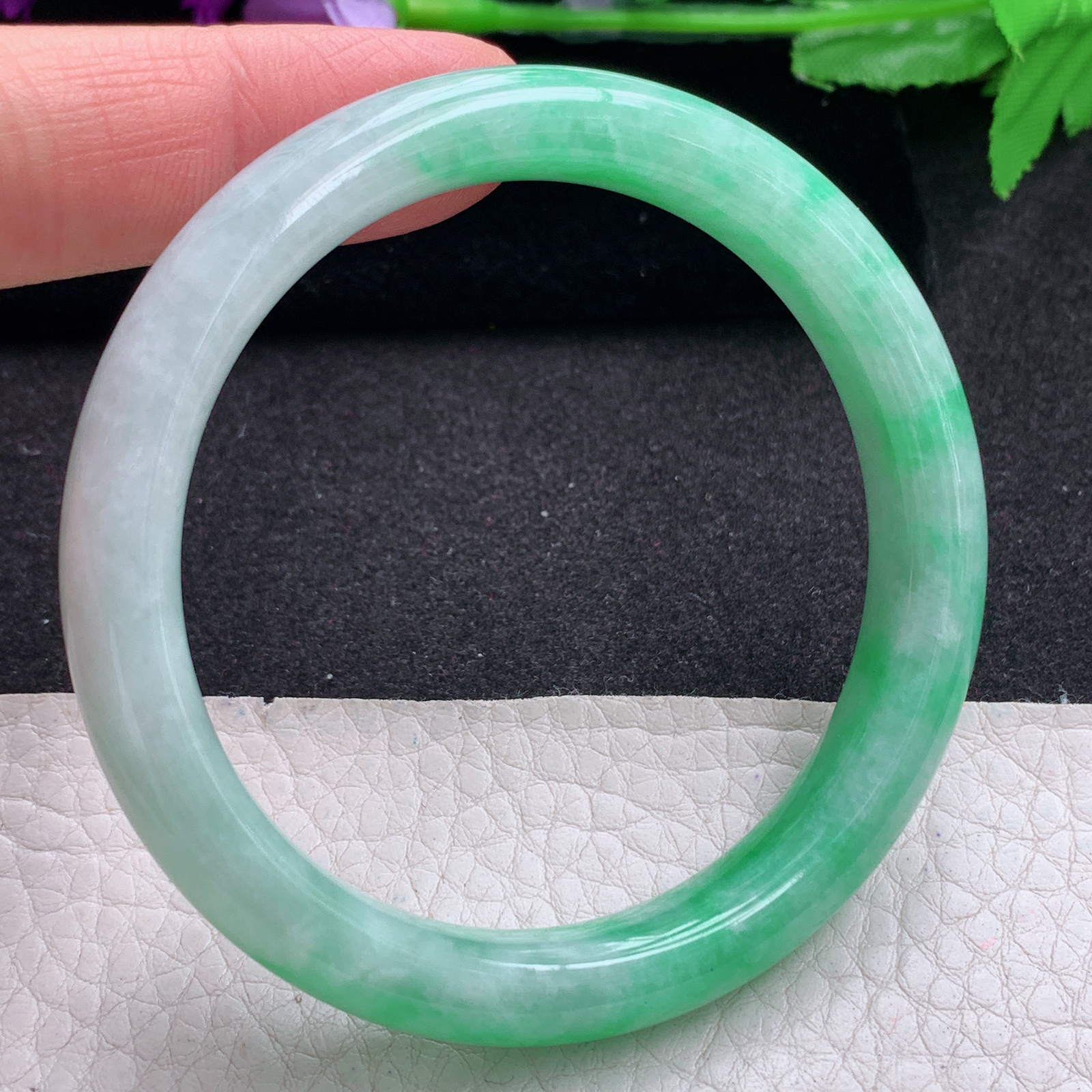 js实拍54.5*10*8招财镯 天然缅甸翡翠A货手镯秀气半山水玉手环