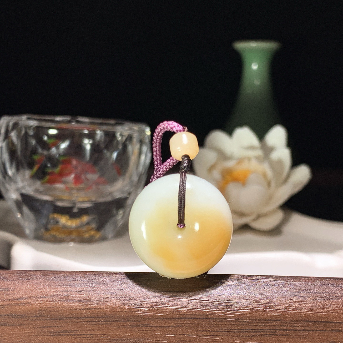 和田玉白玉糖料平安扣挂件 尺寸22/10重11.3克。玉质细腻油润。手推出油。佩戴高端典雅。lt26