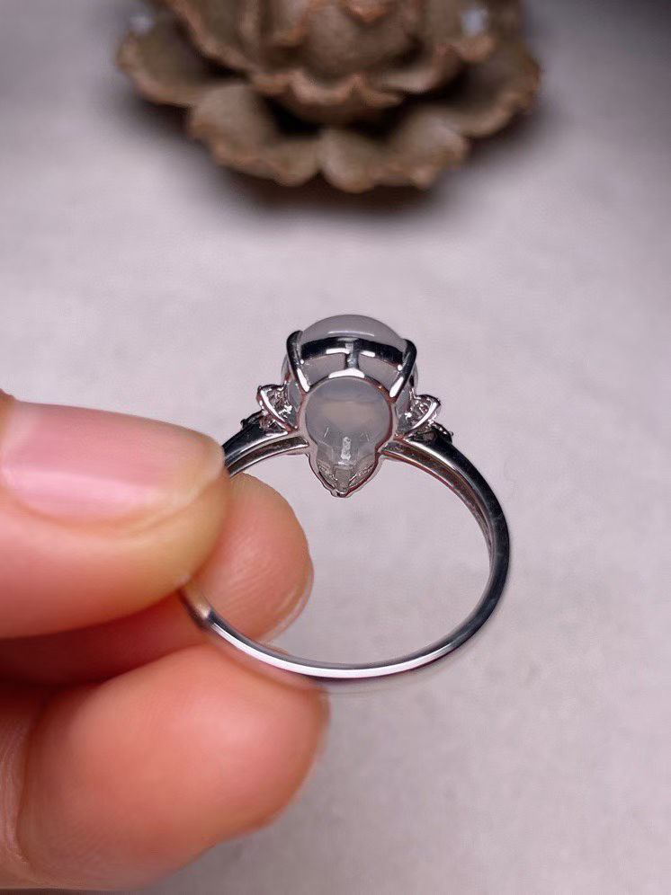 冰种葫芦戒指，真金真钻镶嵌，种水好，玉质细腻 .裸石尺寸 11.8*8.1