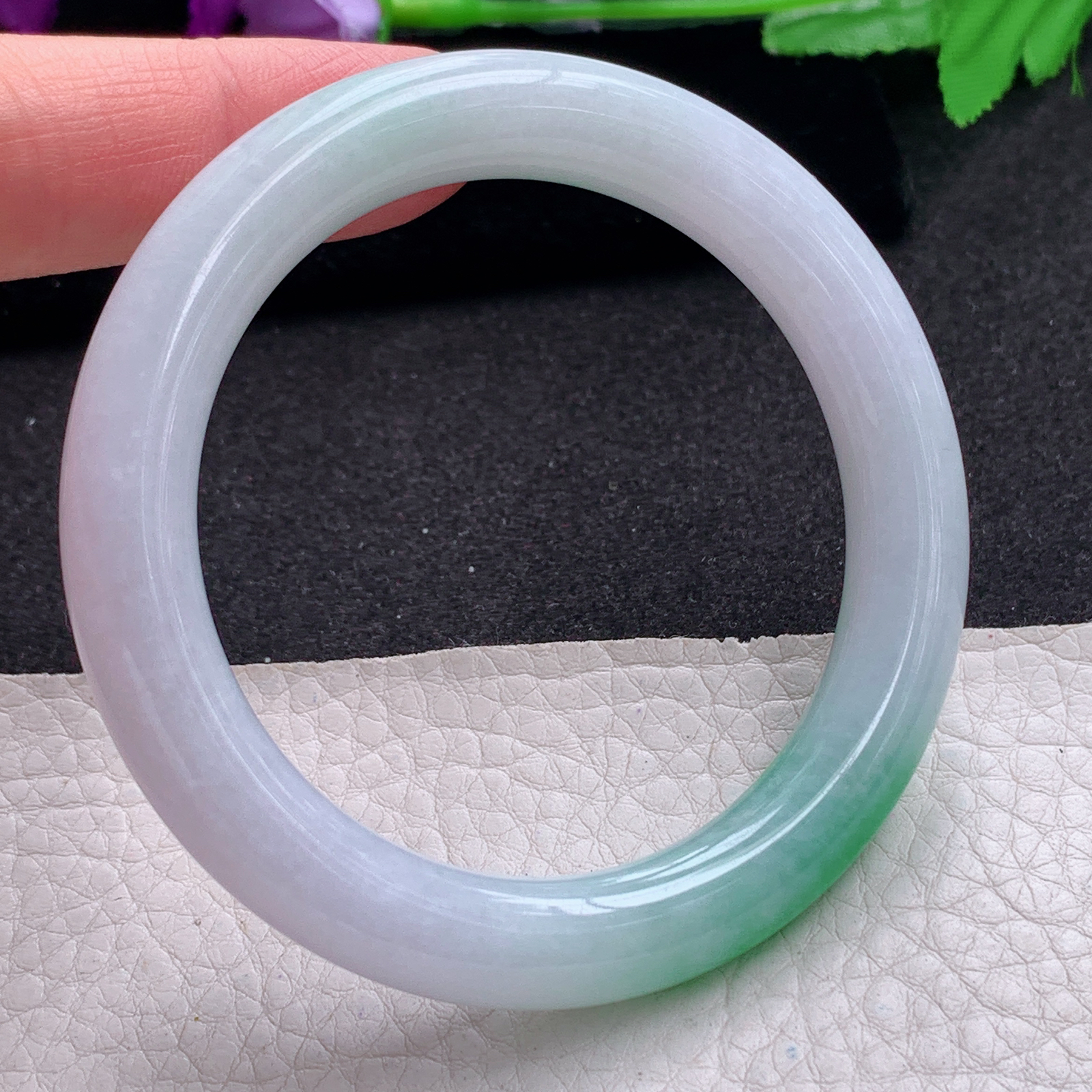 xc实拍53.5*9.8美人镯 天然缅甸翡翠A货手镯白底青圆条玉手环