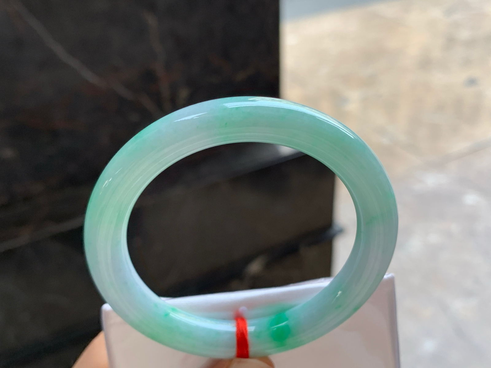 52-9.5

飘绿圆条手镯^_^色阳