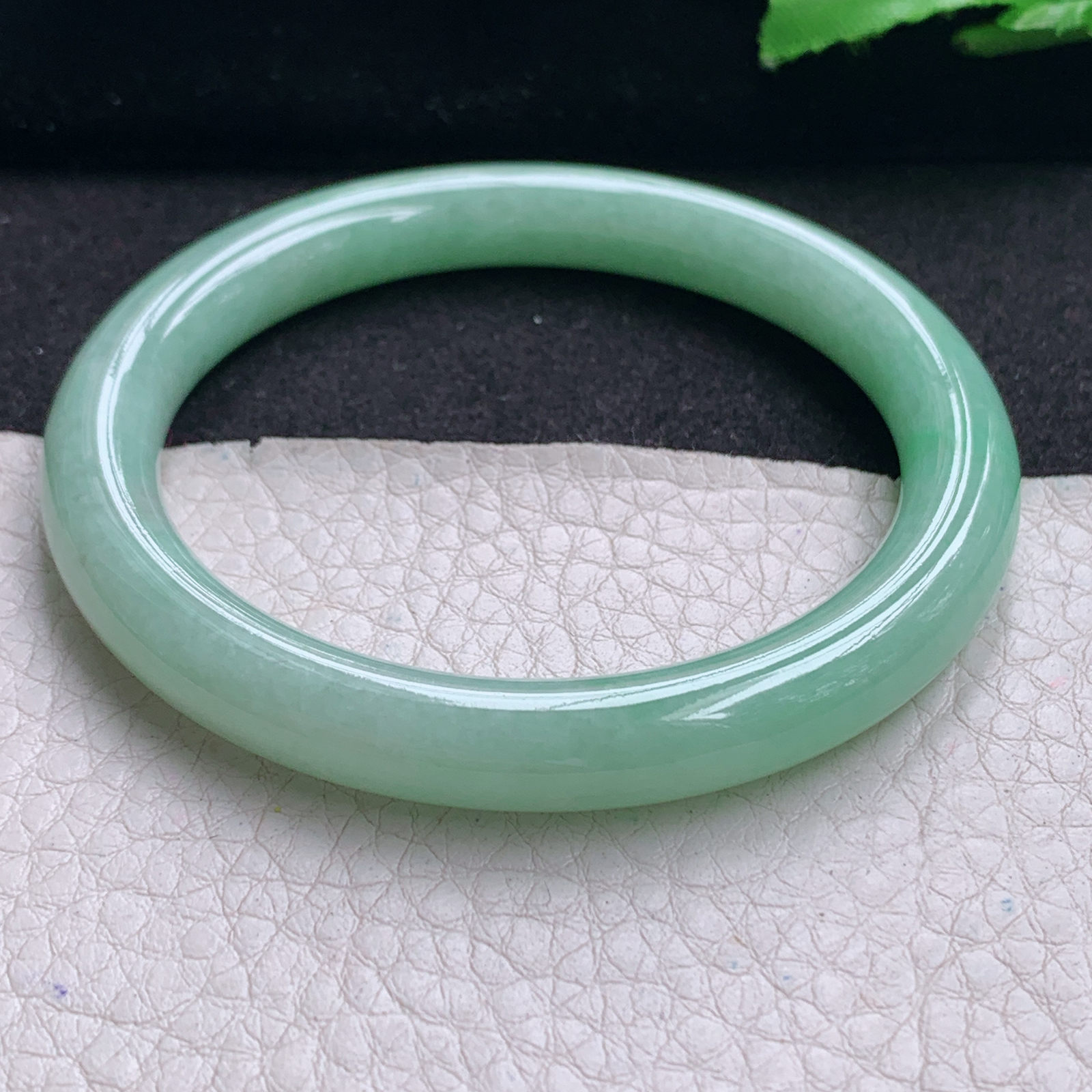 n实拍54*8.4美人镯 天然缅甸翡翠A货手镯细润满绿正圈圆条玉手环