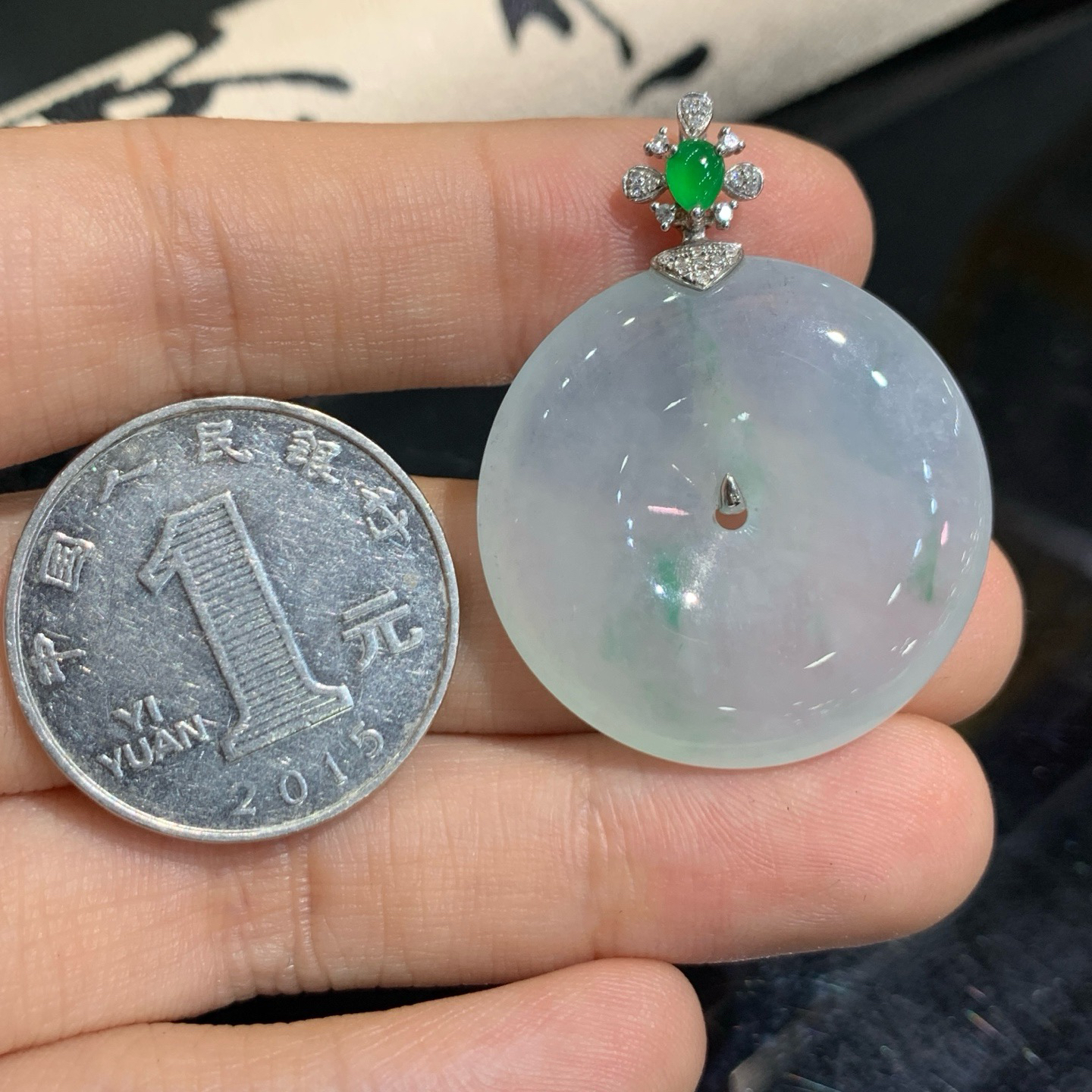 冰润飘绿平安扣吊坠 尺寸37.4-28.5-5.8毫米