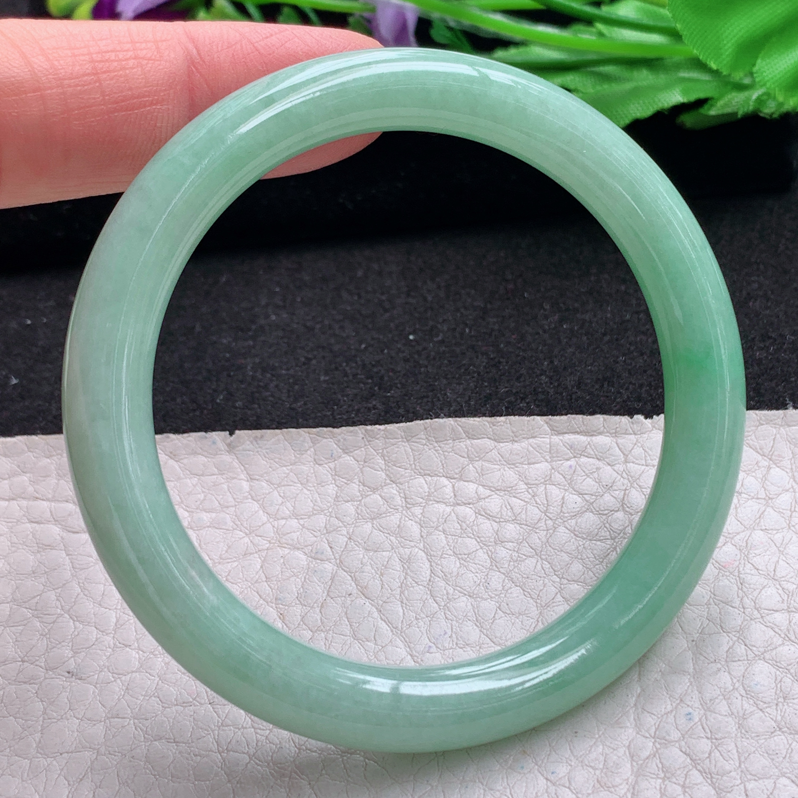 n实拍54*8.4美人镯 天然缅甸翡翠A货手镯细润满绿正圈圆条玉手环