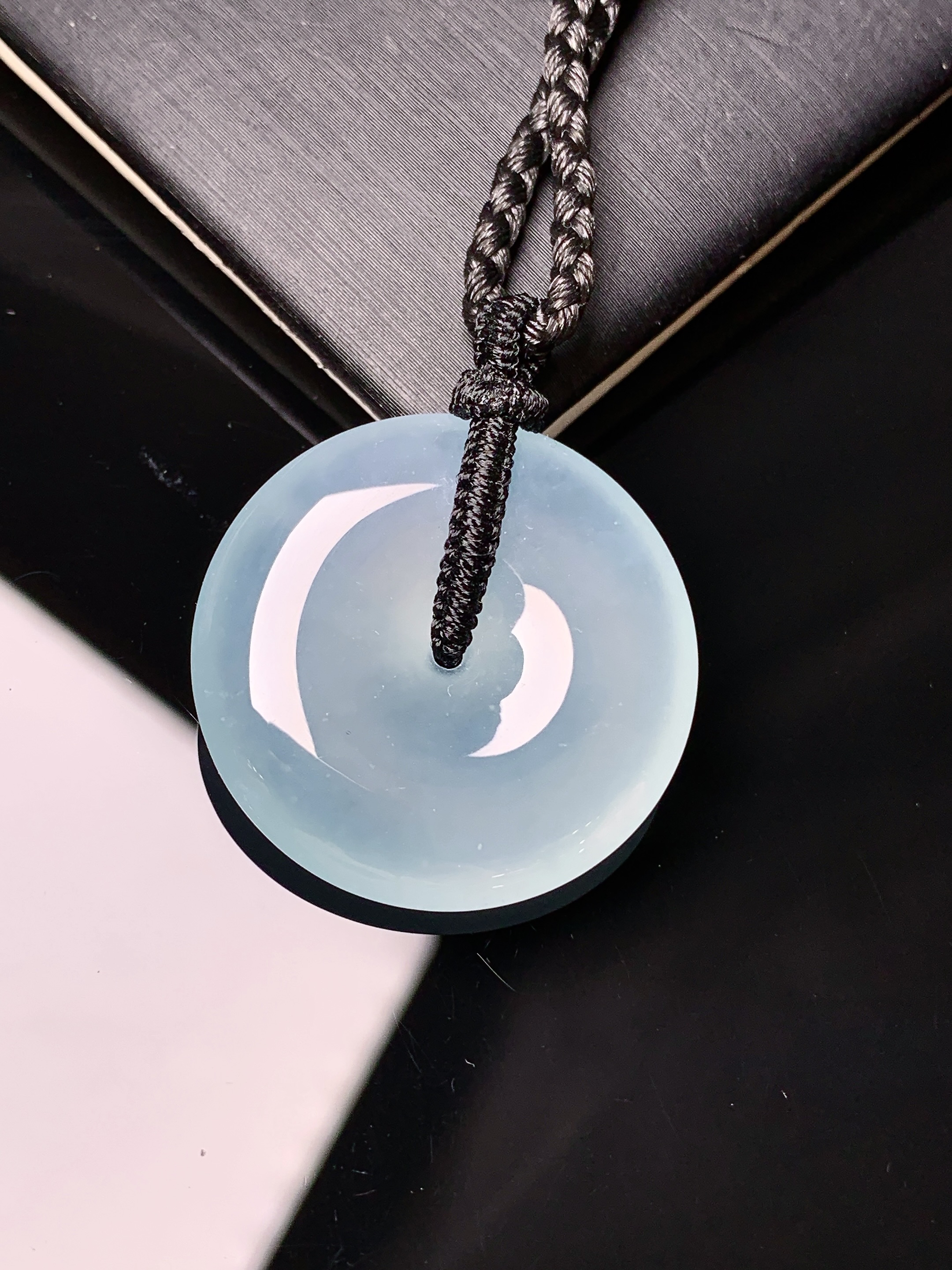 冰种平安扣吊坠 玉质细腻 色泽艳丽清新 水润亮眼 整体尺寸26.3*5.8x1