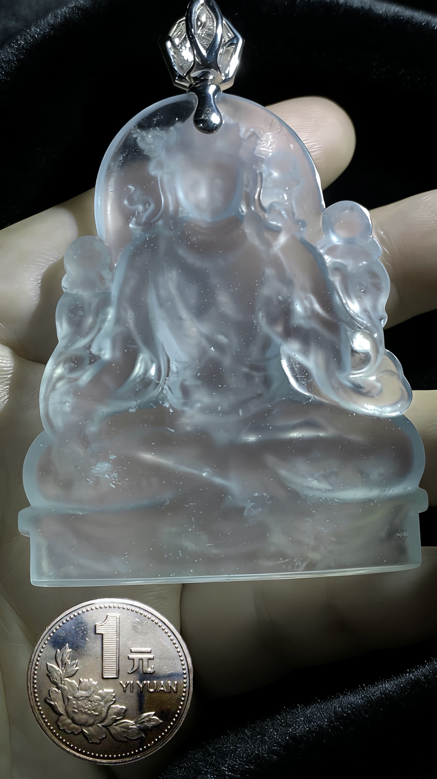 【白度母】，七眼度母，观世音菩萨化身，
山海玉雕艺术作品，
作品裸石67.5-51-6.2mm，45.55g，
18K金，南非钻，