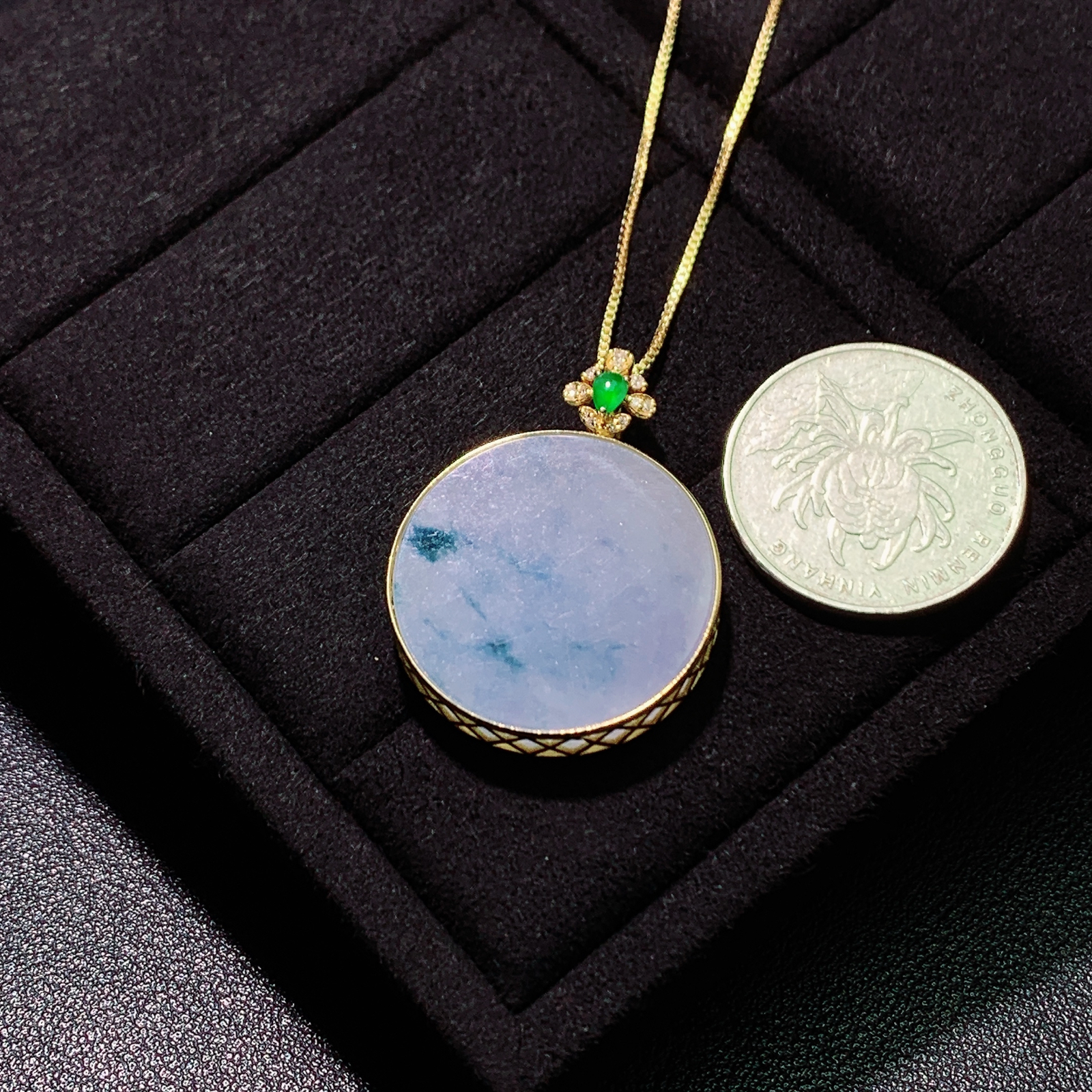 冰糯种飘紫圆牌吊坠 尺寸34.6-27-5.4毫米