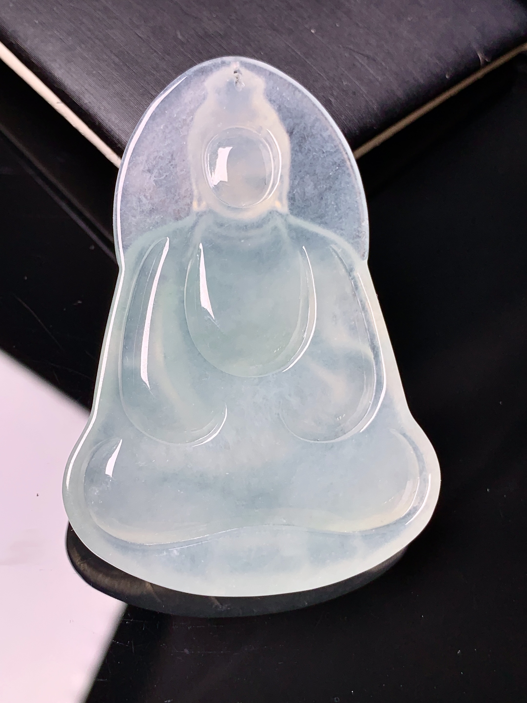 冰种观音菩萨吊坠 玉质细腻 色泽艳丽清新 水润亮眼 整体尺寸54.8*37.3*5.8