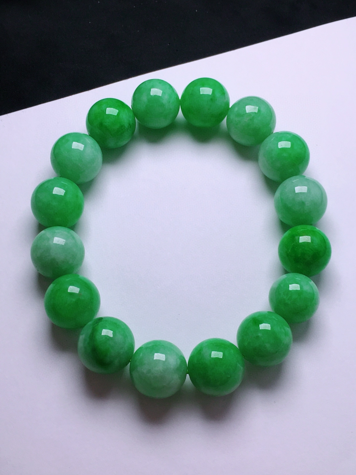 冰绿珠子手串，新颖时尚，品相好。