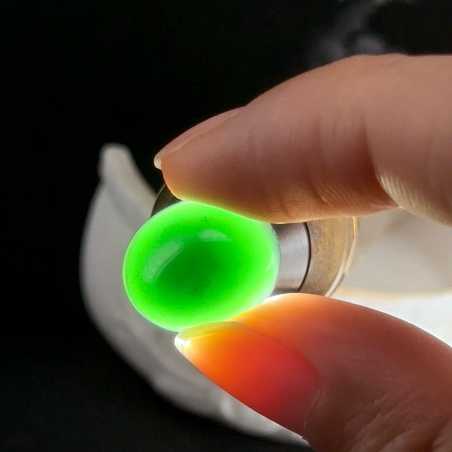 精品墨翠蛋面裸石 戒面 种好色正 黑度极好 打灯通透饱满大气 尺寸15.7