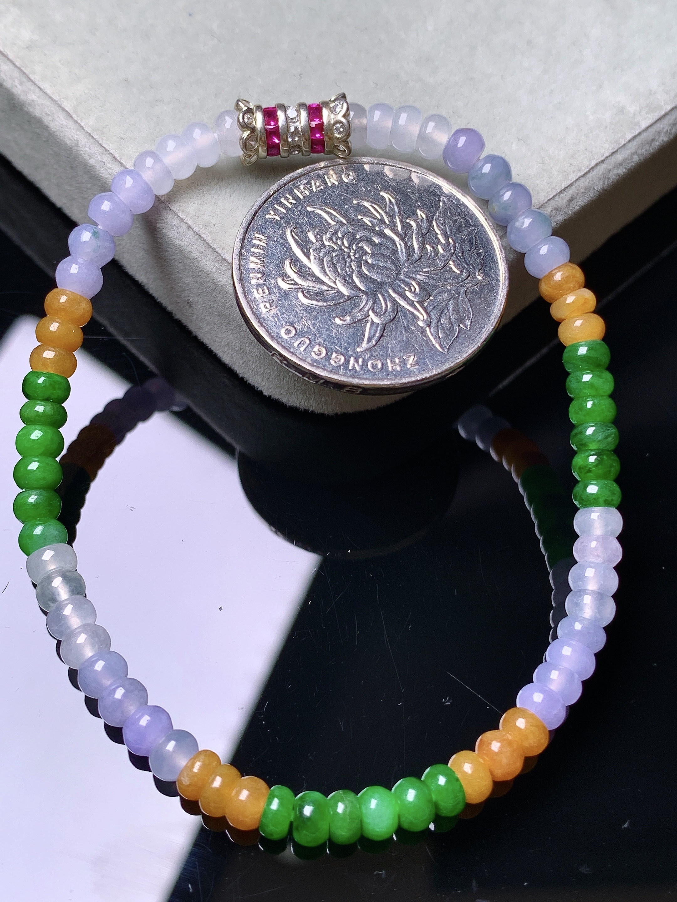 冰黄绿算盘珠手链 玉质细腻 色泽艳丽清新 水润亮眼 整体尺寸4*3w1