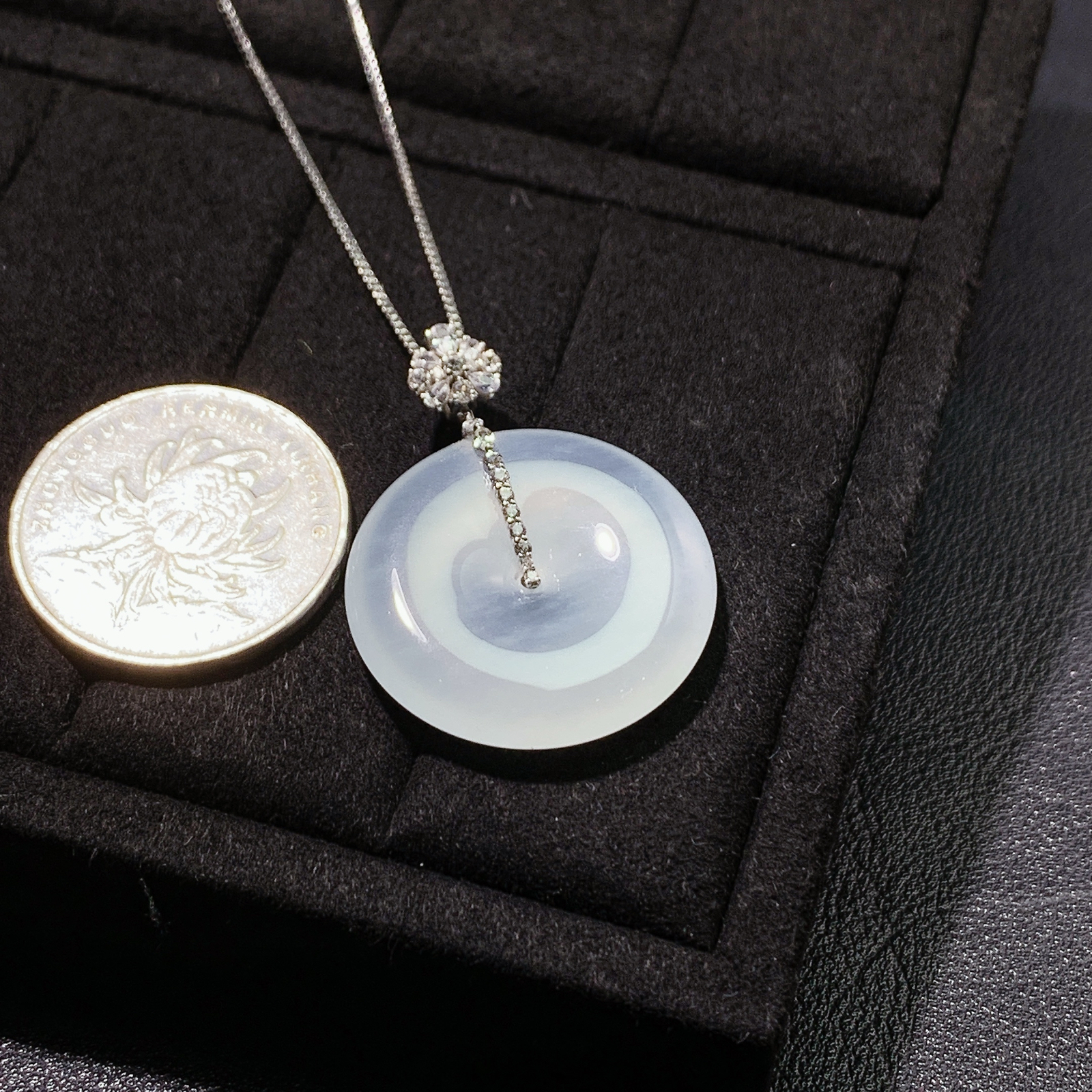 冰润平安扣吊坠 尺寸35.6-26.9-5.4毫米